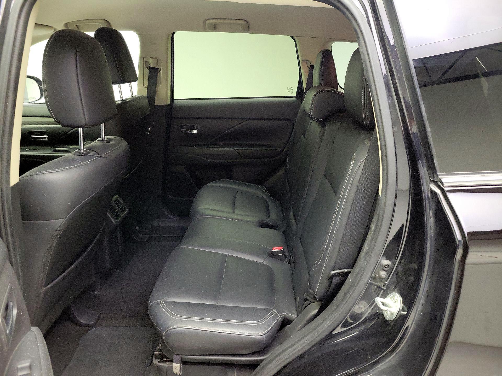 Thumbnail: 2019 Mitsubishi Outlander - 20