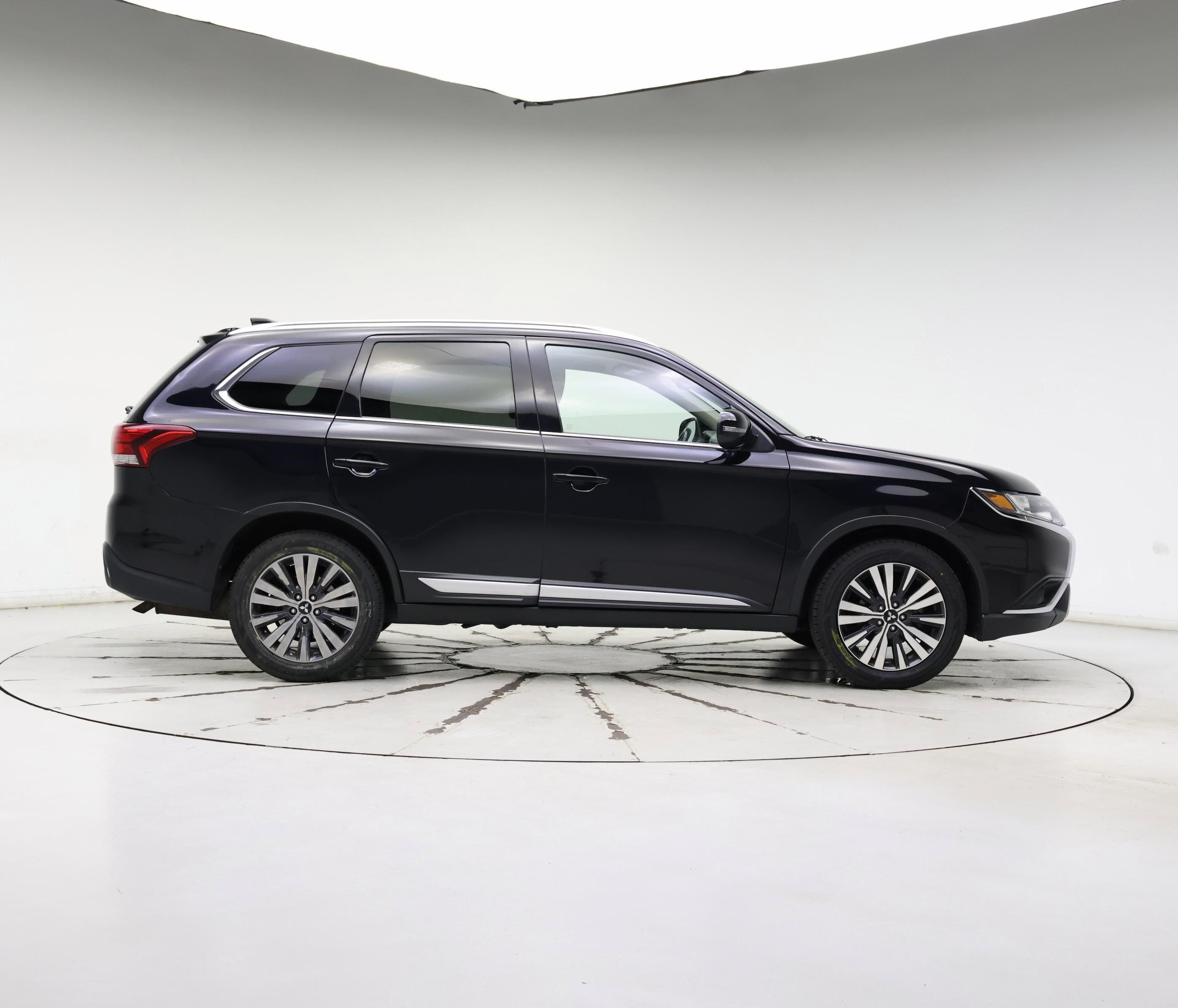 Thumbnail: 2019 Mitsubishi Outlander - 7