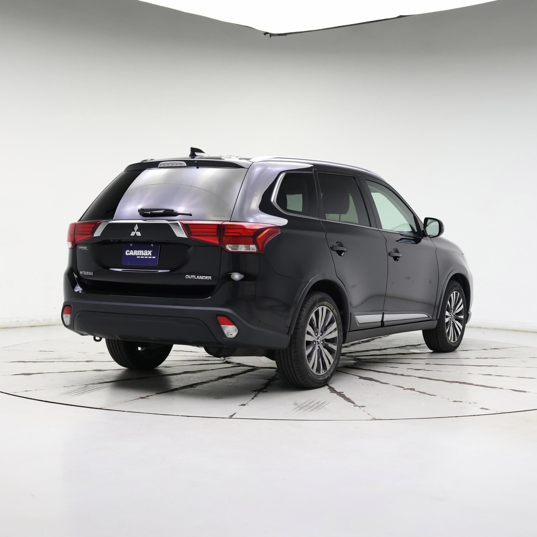 Thumbnail: 2019 Mitsubishi Outlander - 8