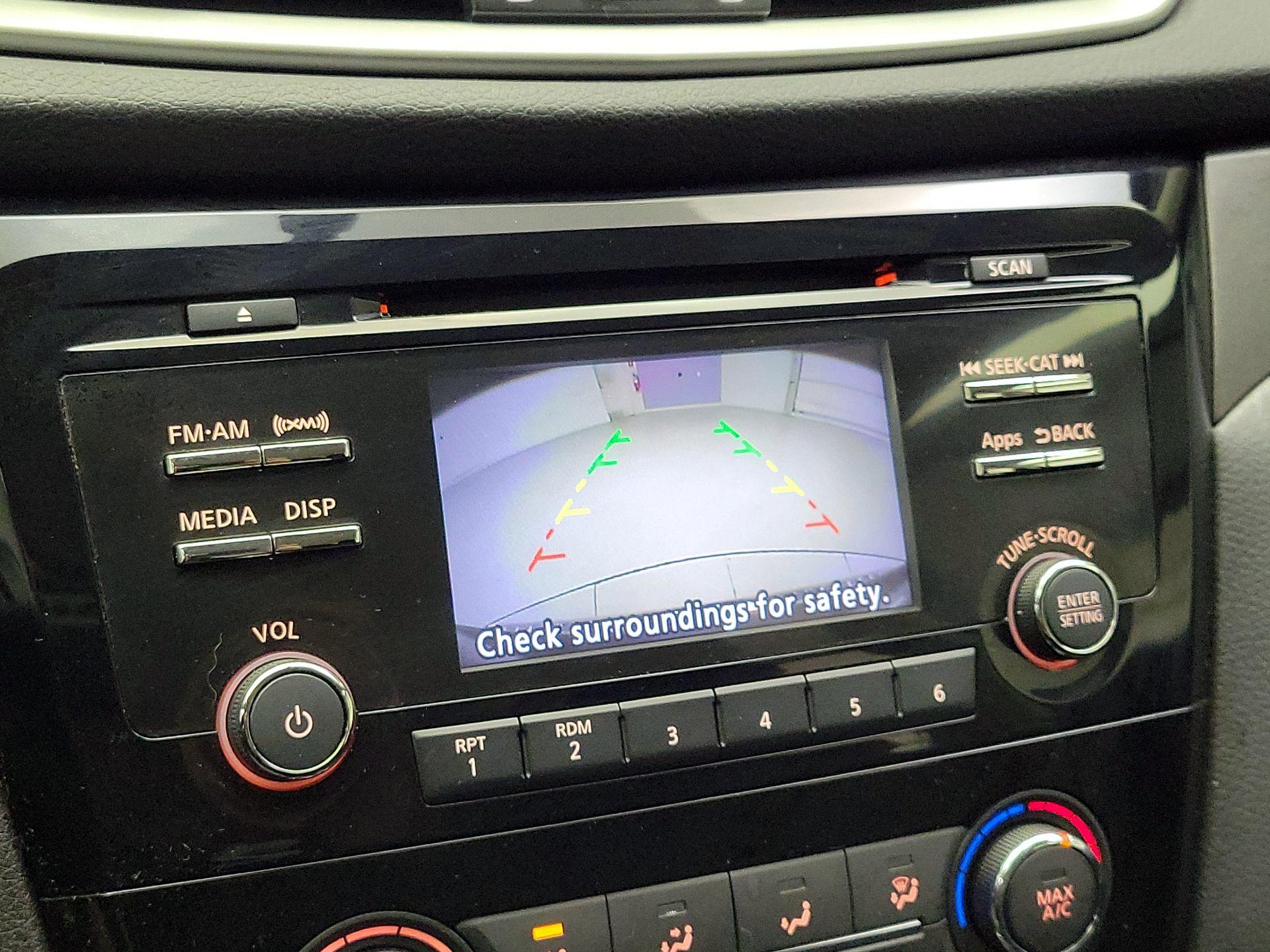 Thumbnail: 2016 Nissan Rogue - 14