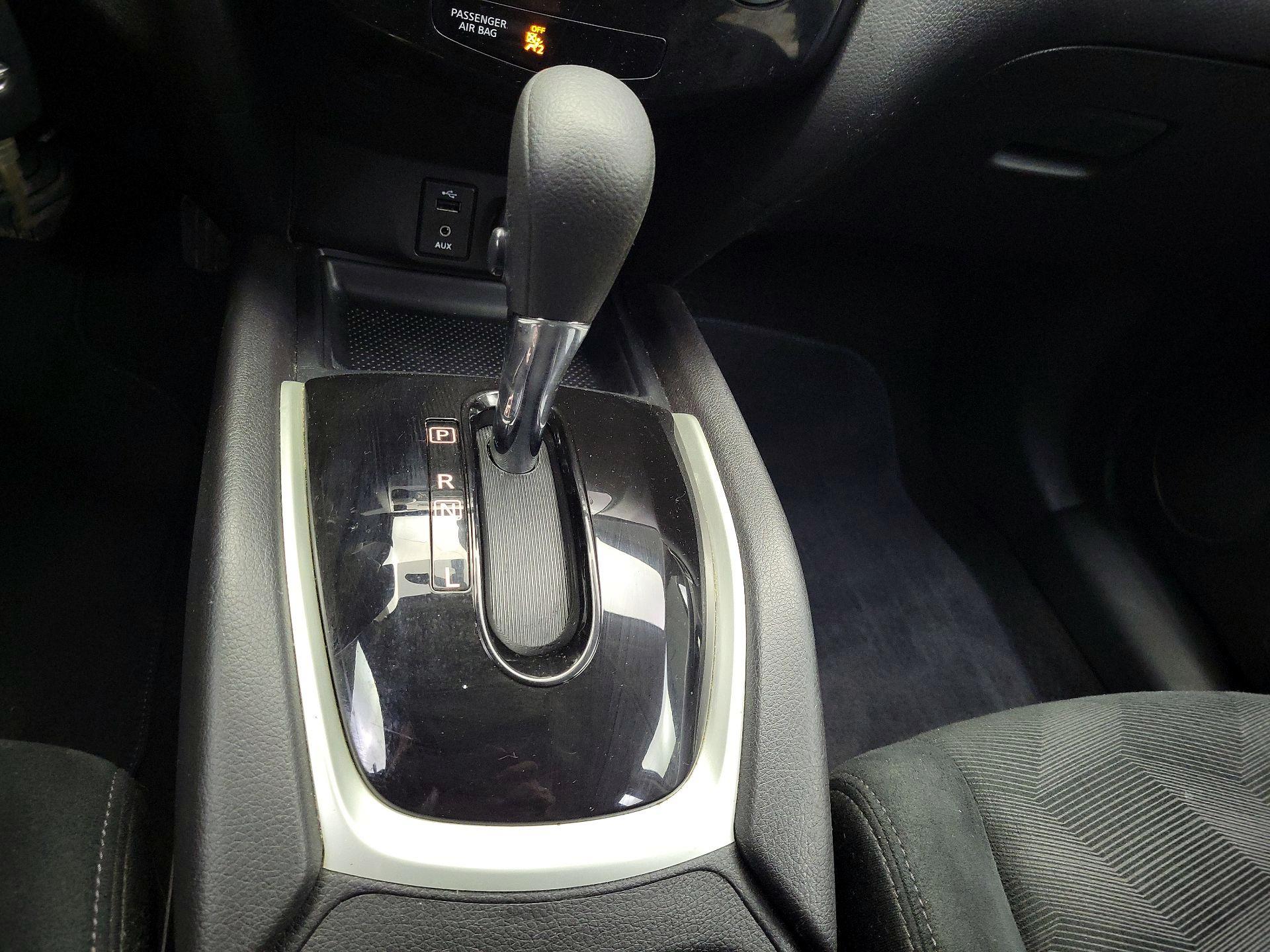 Thumbnail: 2016 Nissan Rogue - 17