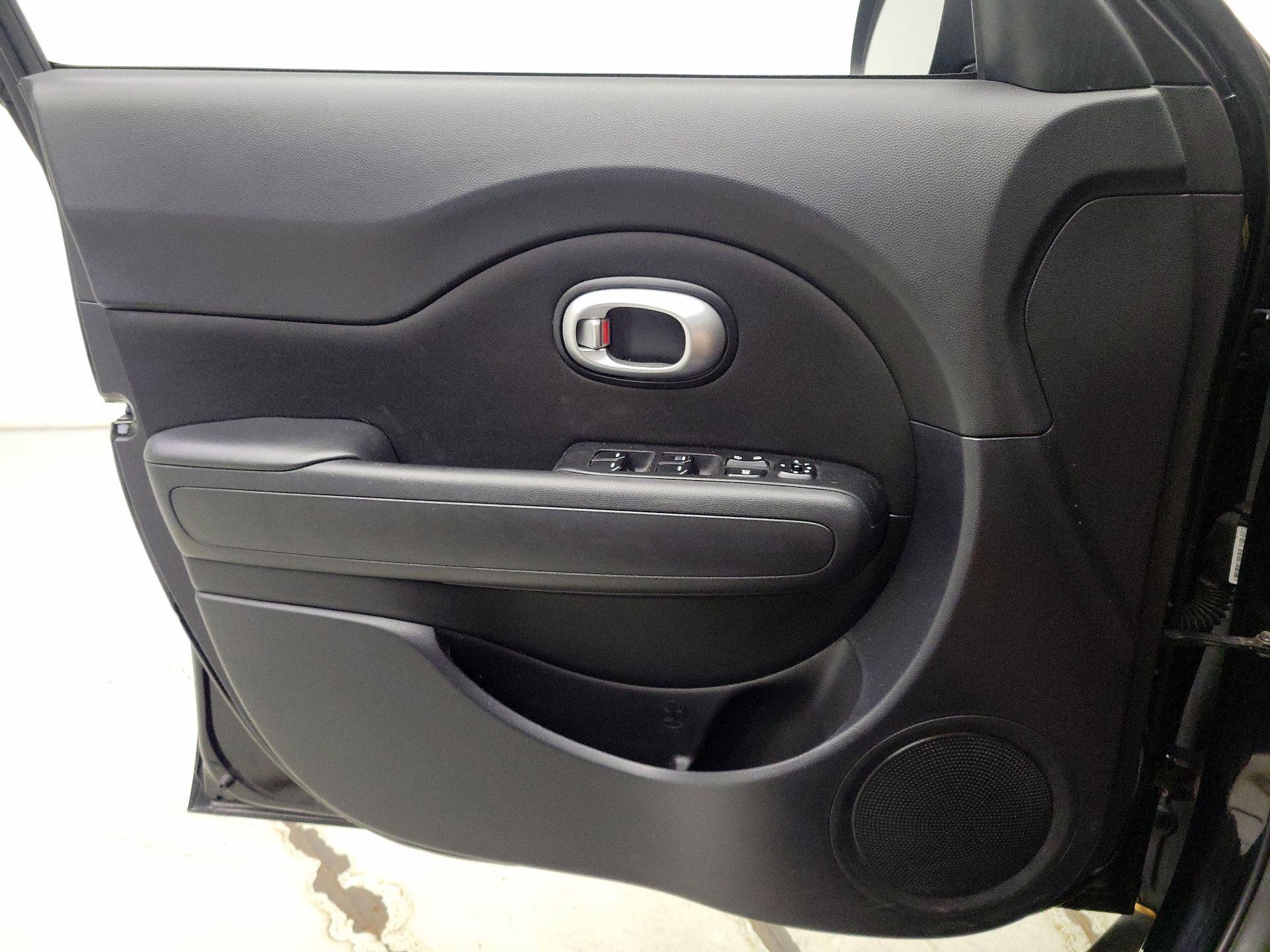 Thumbnail: 2016 Kia Soul - 12