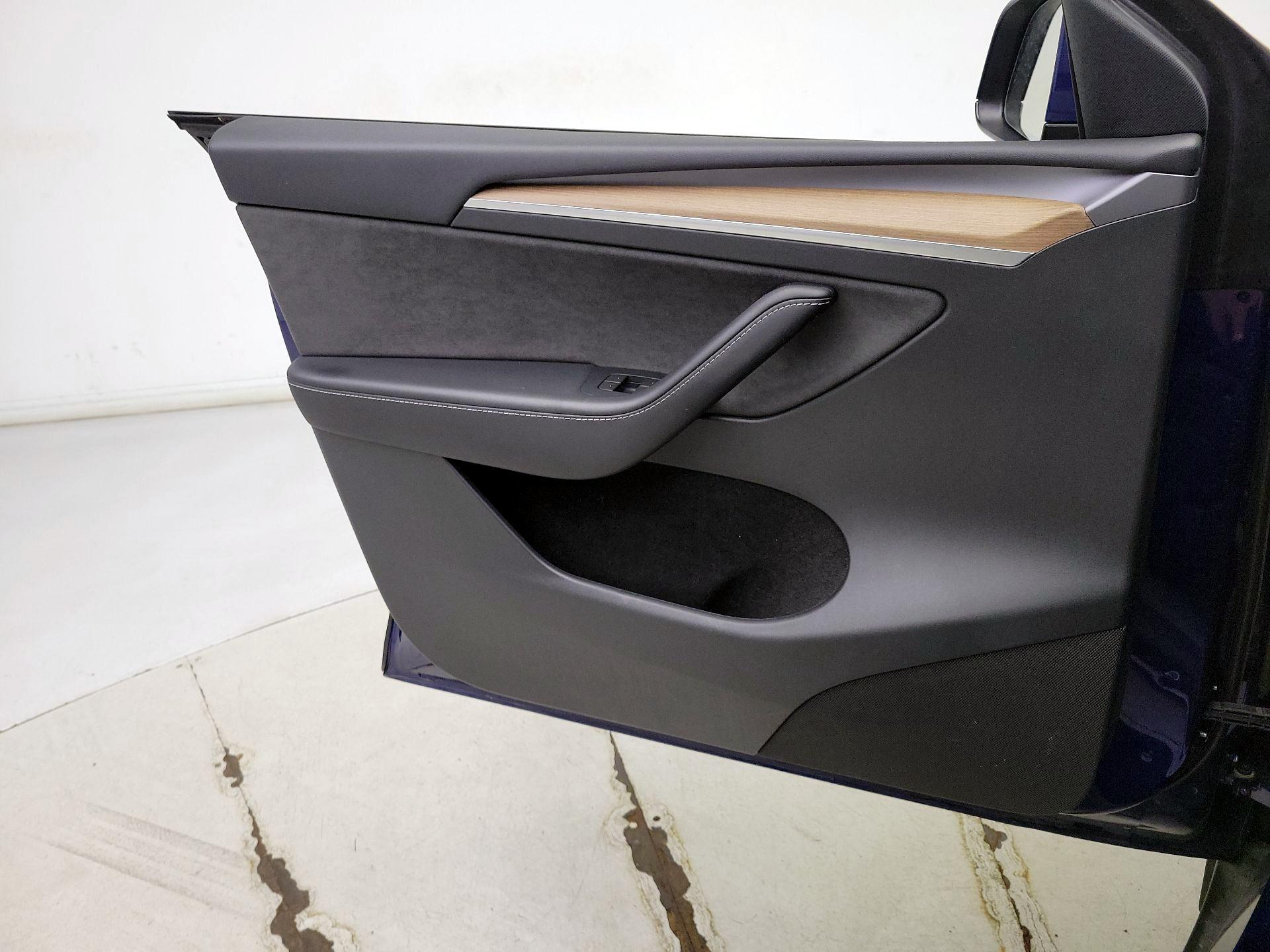 Thumbnail: 2023 Tesla Model Y - 12