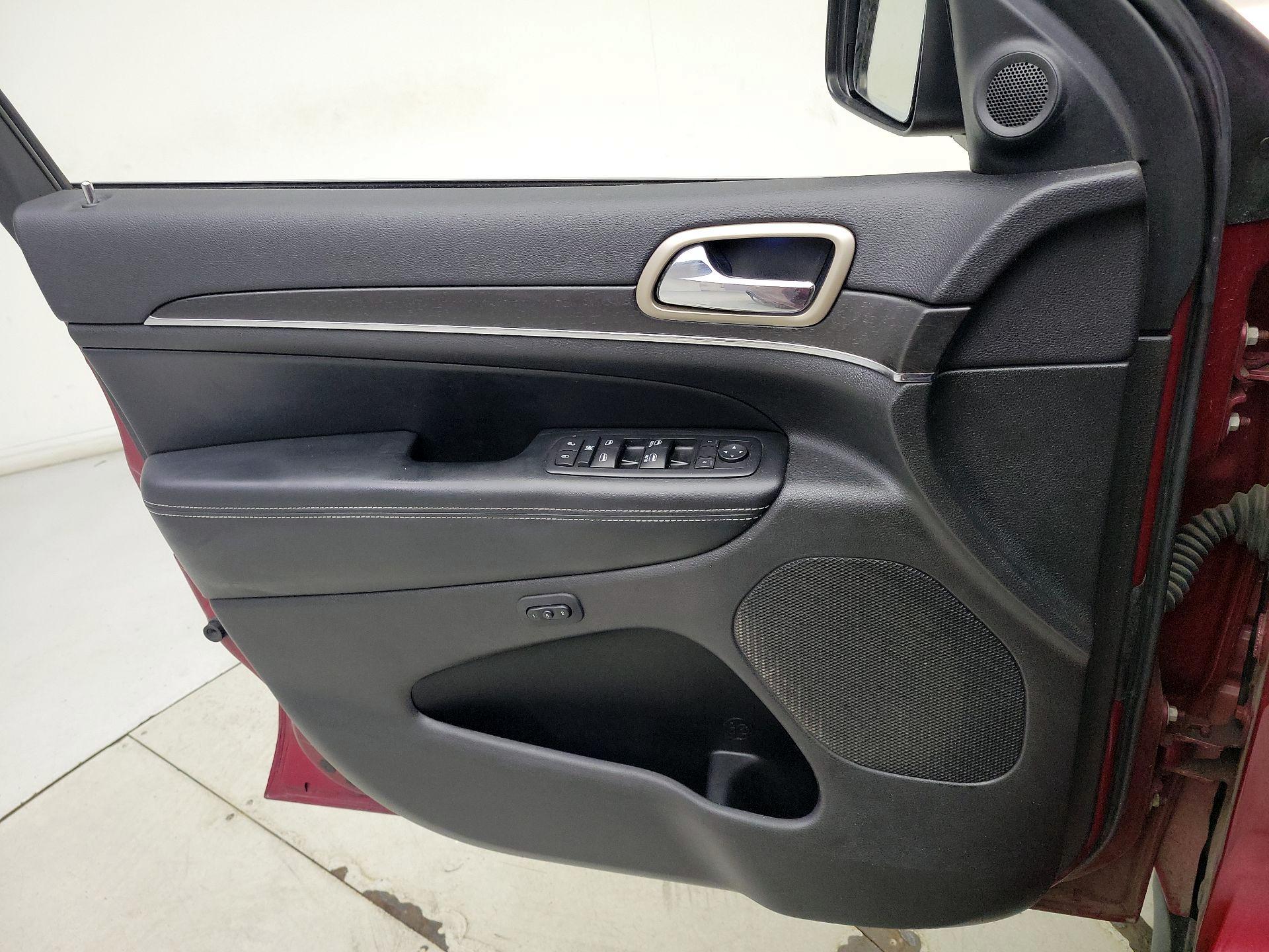 Thumbnail: 2015 Jeep Grand Cherokee - 12