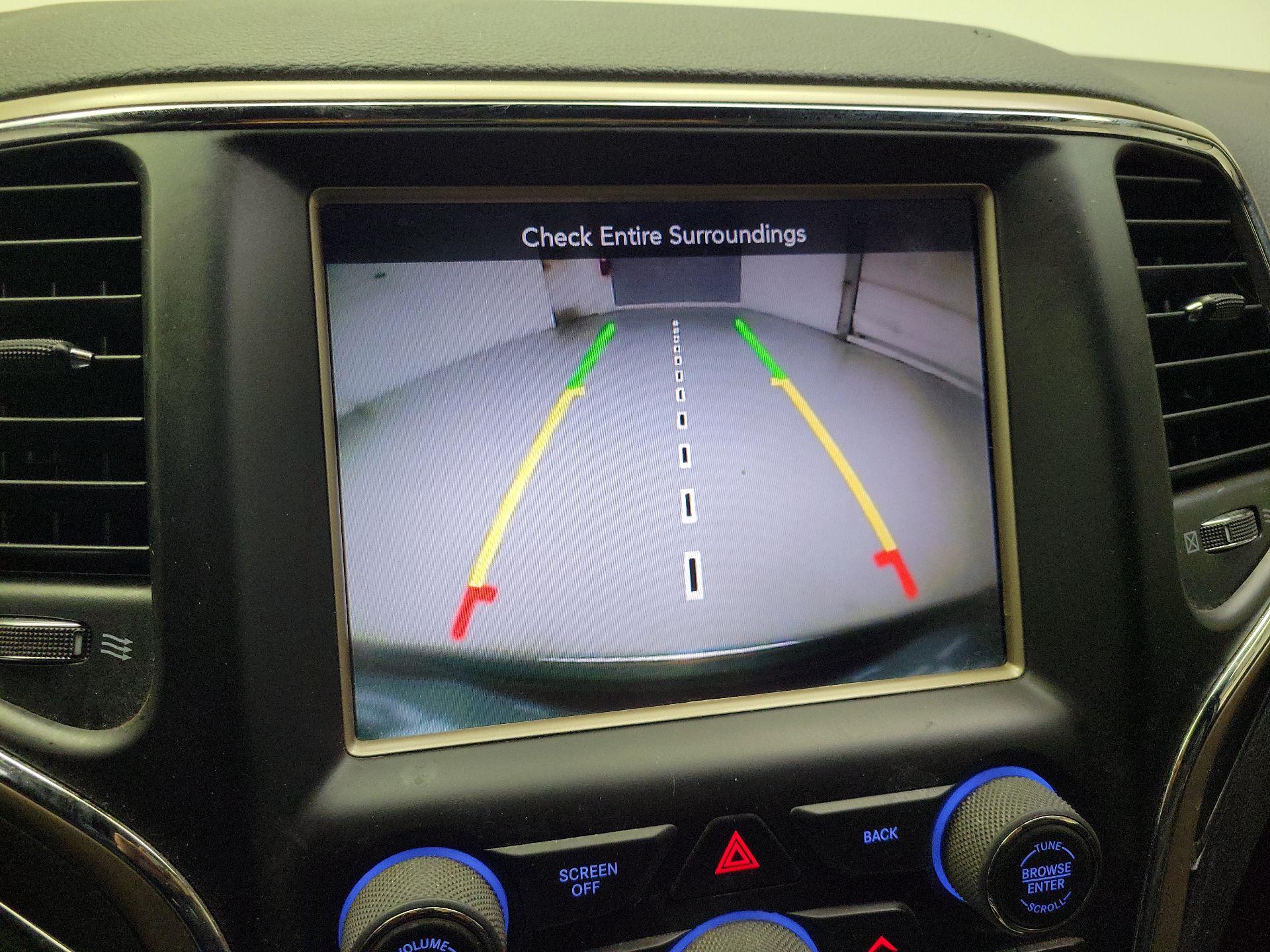 Thumbnail: 2015 Jeep Grand Cherokee - 15