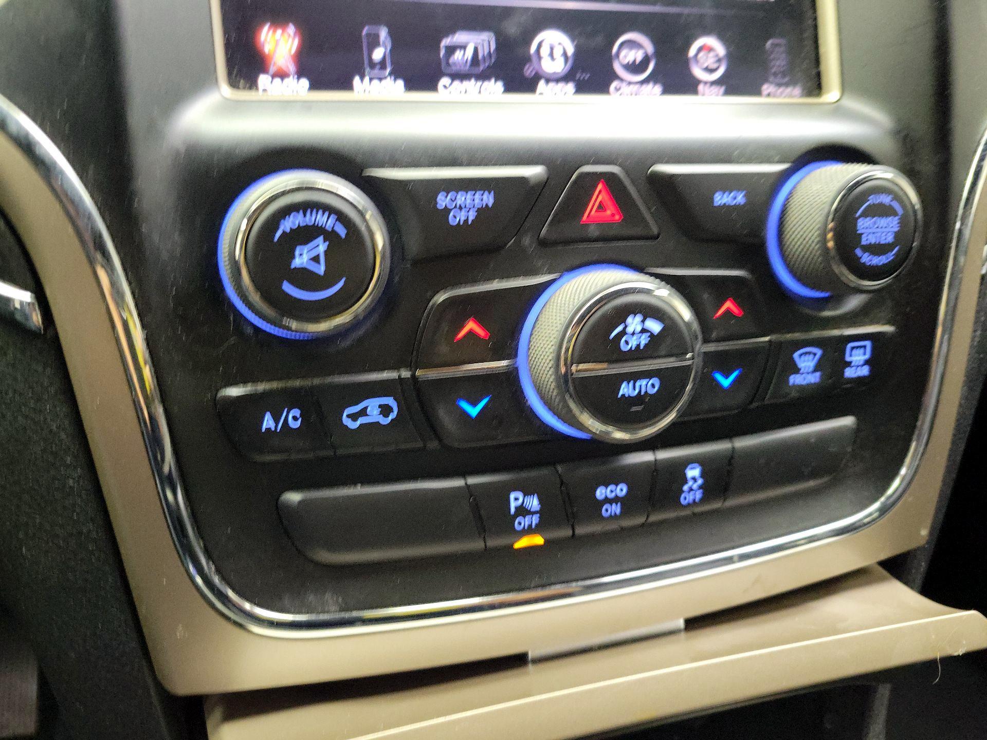 Thumbnail: 2015 Jeep Grand Cherokee - 17