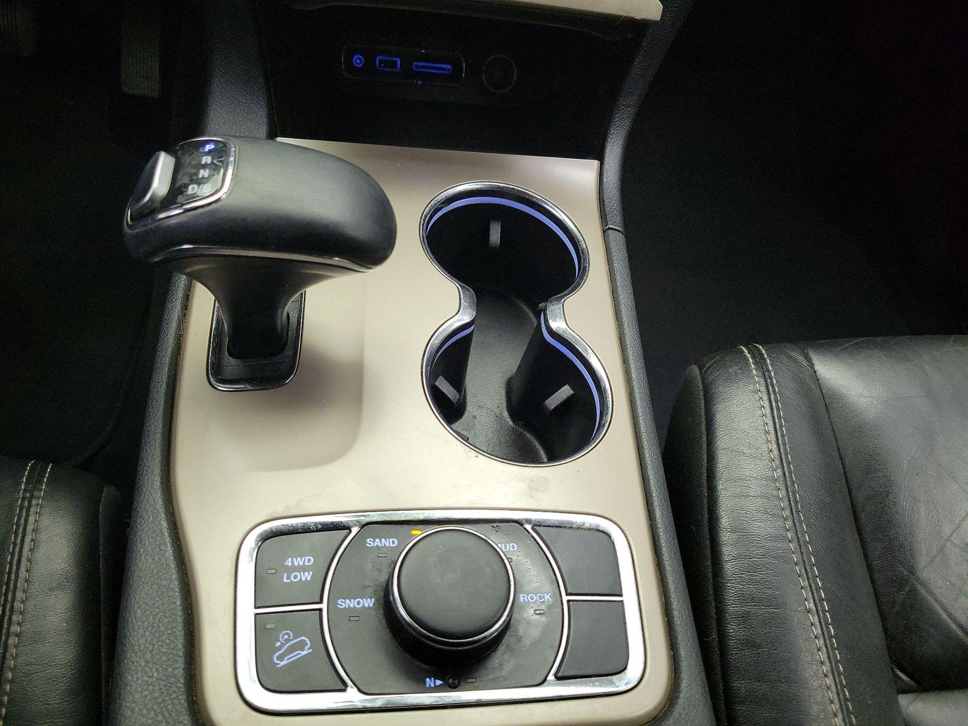 Thumbnail: 2015 Jeep Grand Cherokee - 18