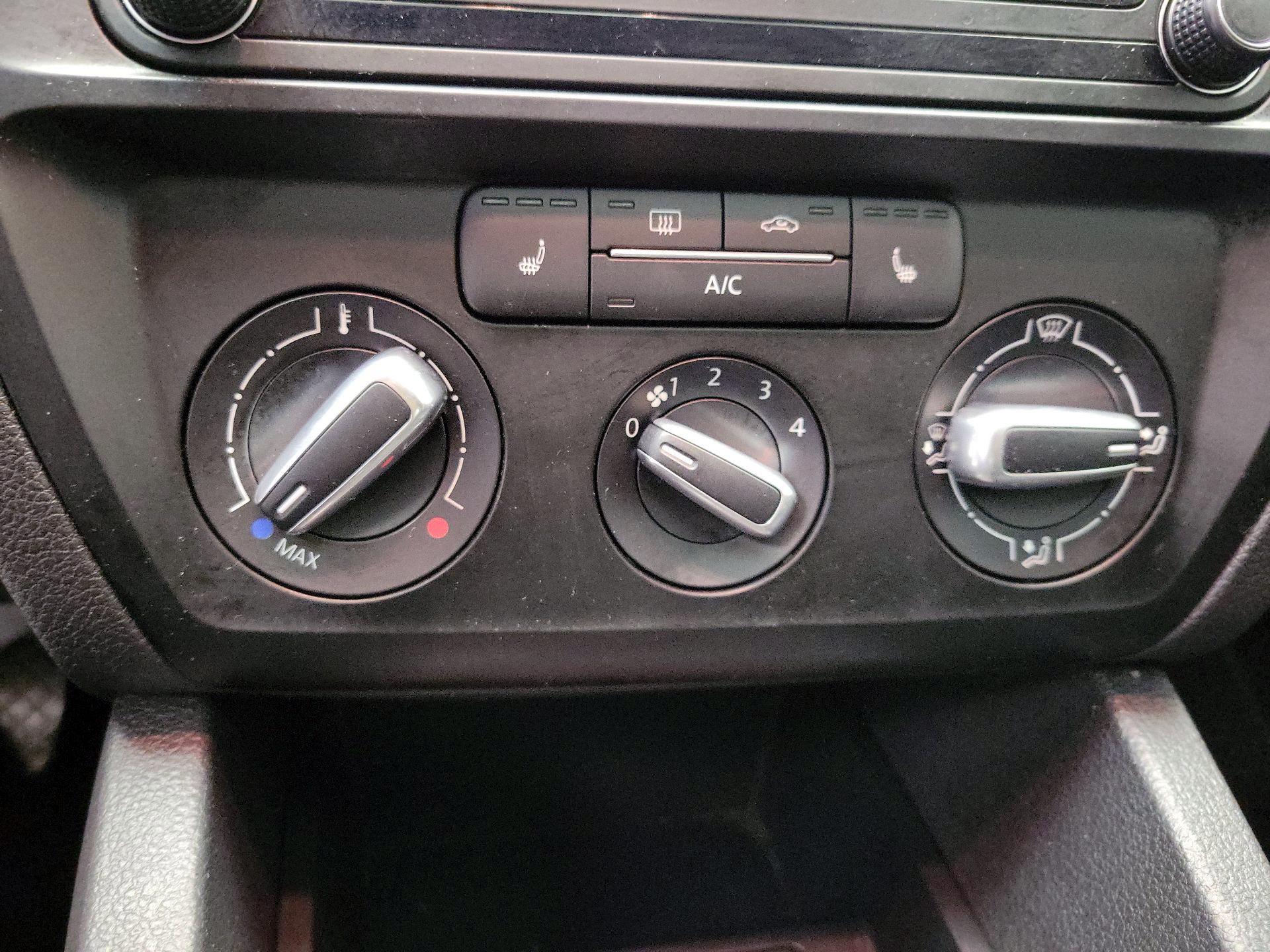 Thumbnail: 2017 Volkswagen Jetta - 15