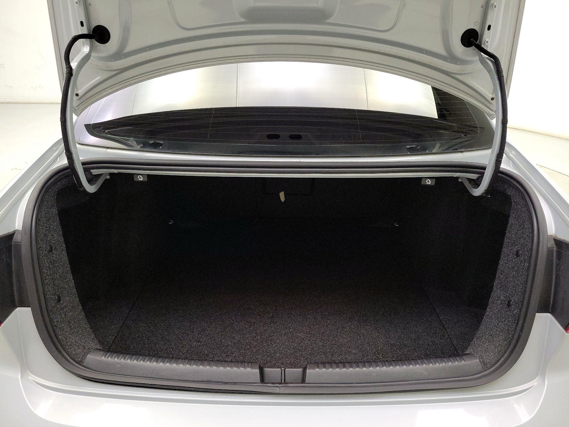 Thumbnail: 2017 Volkswagen Jetta - 20