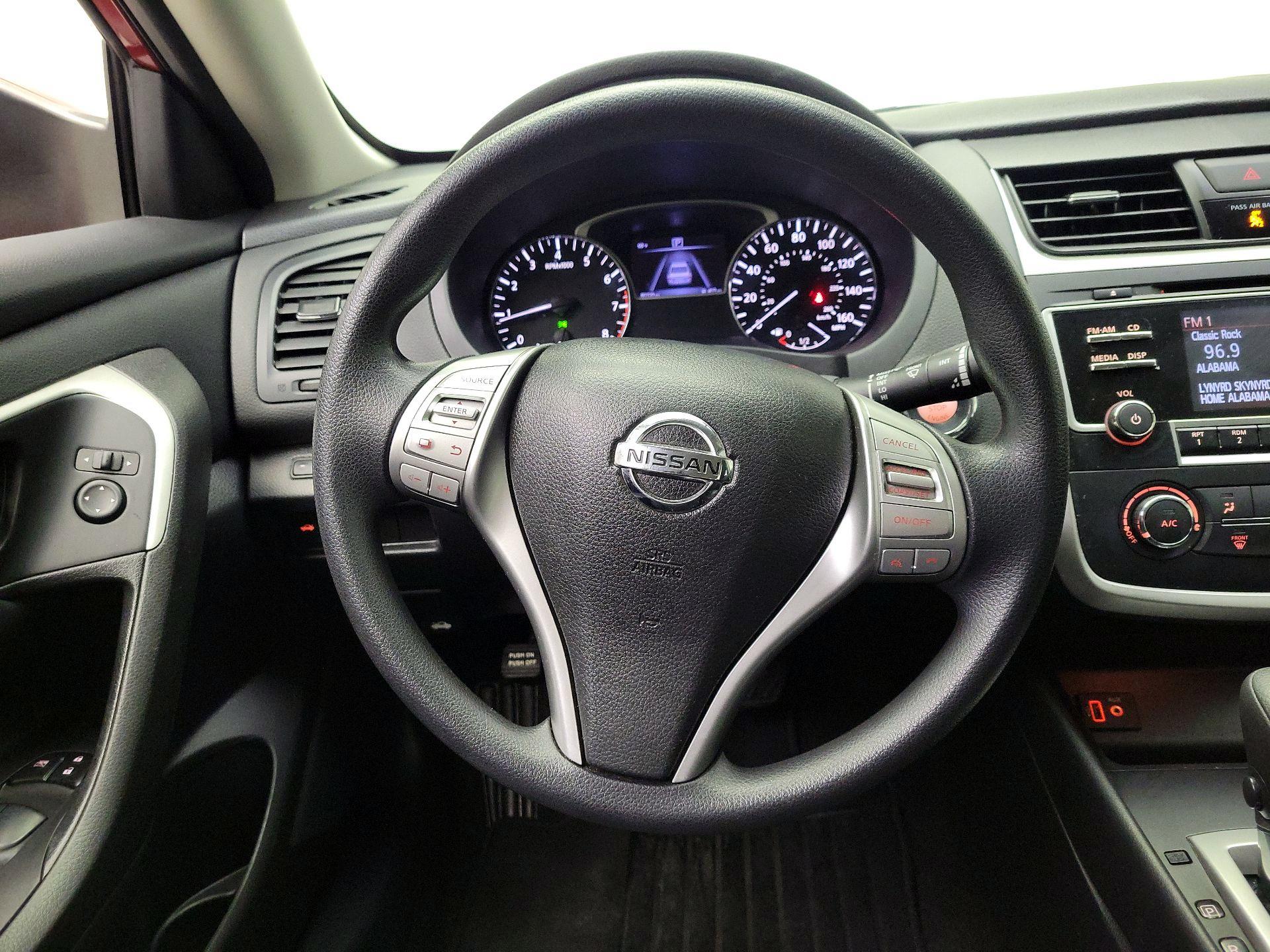 Thumbnail: 2017 Nissan Altima - 10