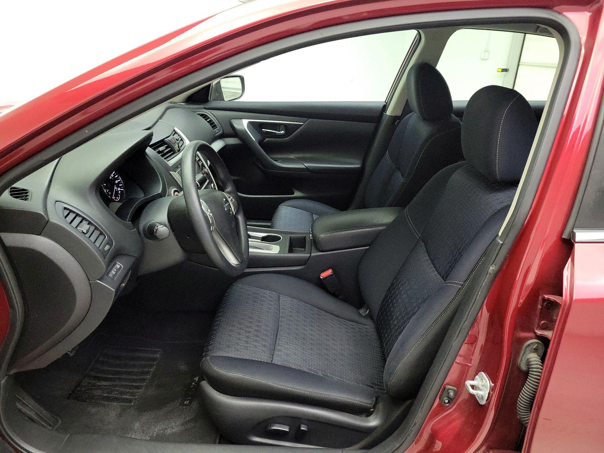 Thumbnail: 2017 Nissan Altima - 11