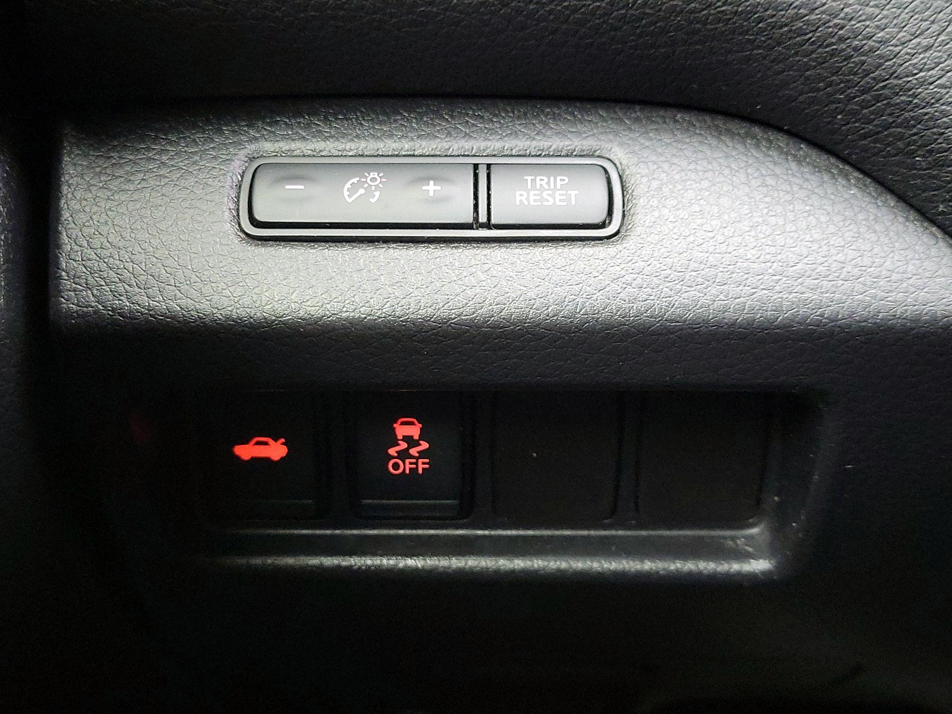 Thumbnail: 2017 Nissan Altima - 13