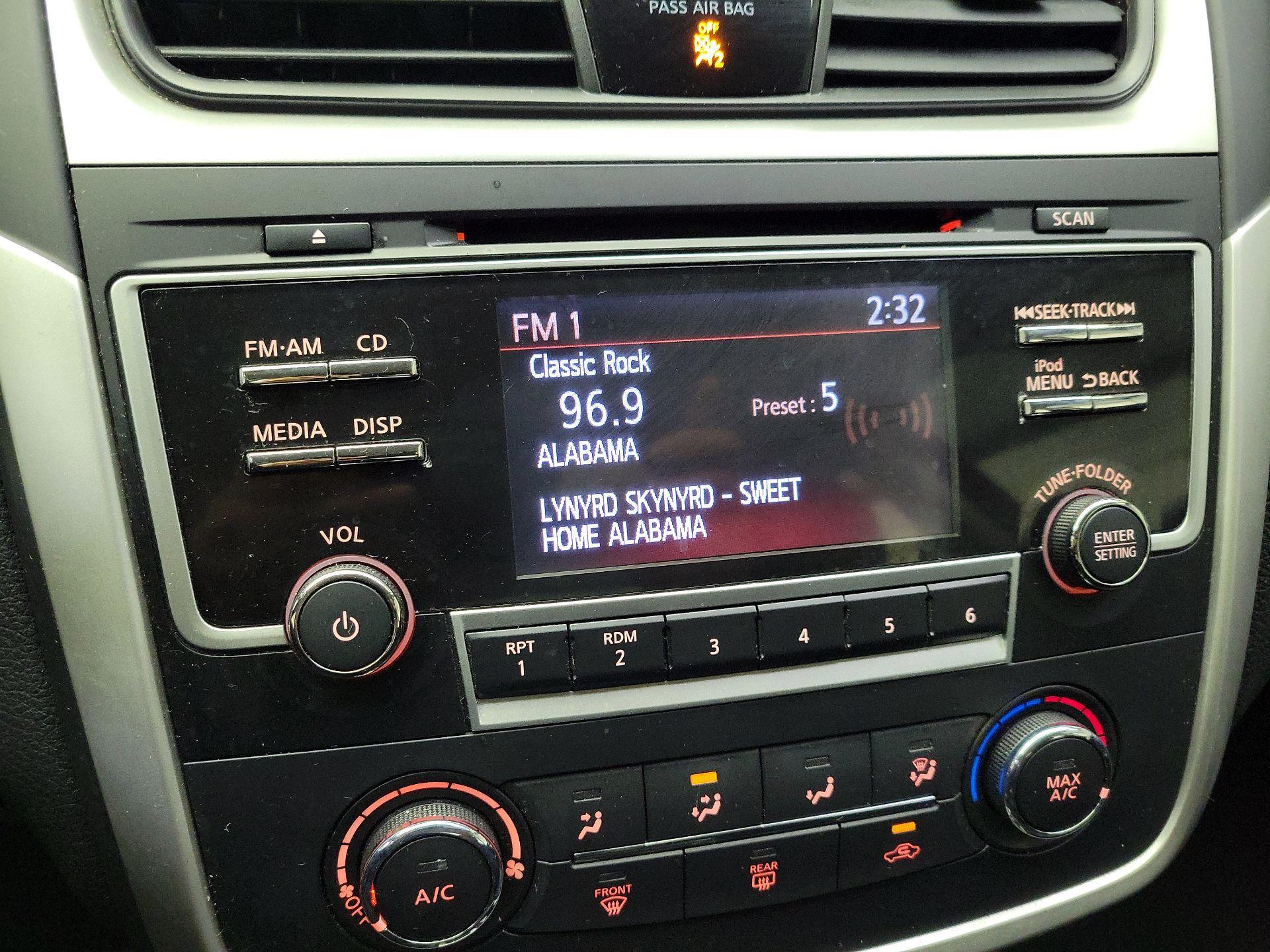 Thumbnail: 2017 Nissan Altima - 15