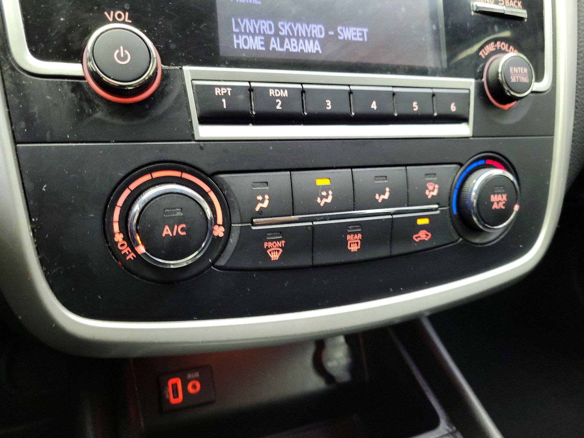 Thumbnail: 2017 Nissan Altima - 16