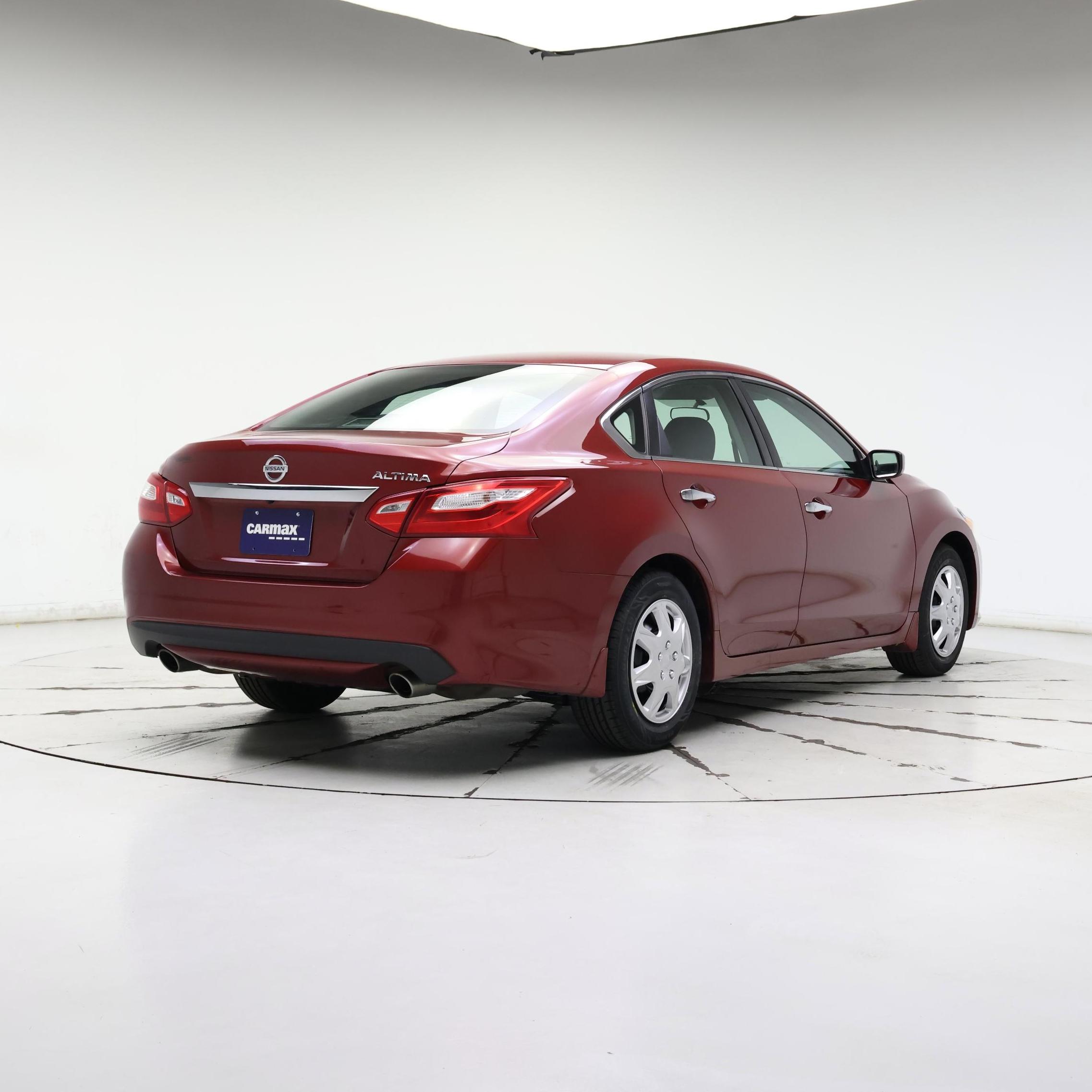 Thumbnail: 2017 Nissan Altima - 8