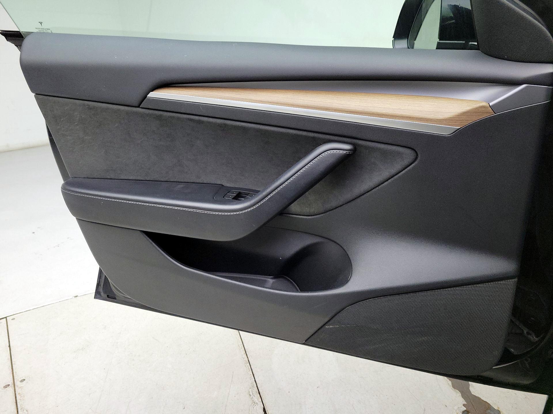 Thumbnail: 2023 Tesla Model 3 - 12