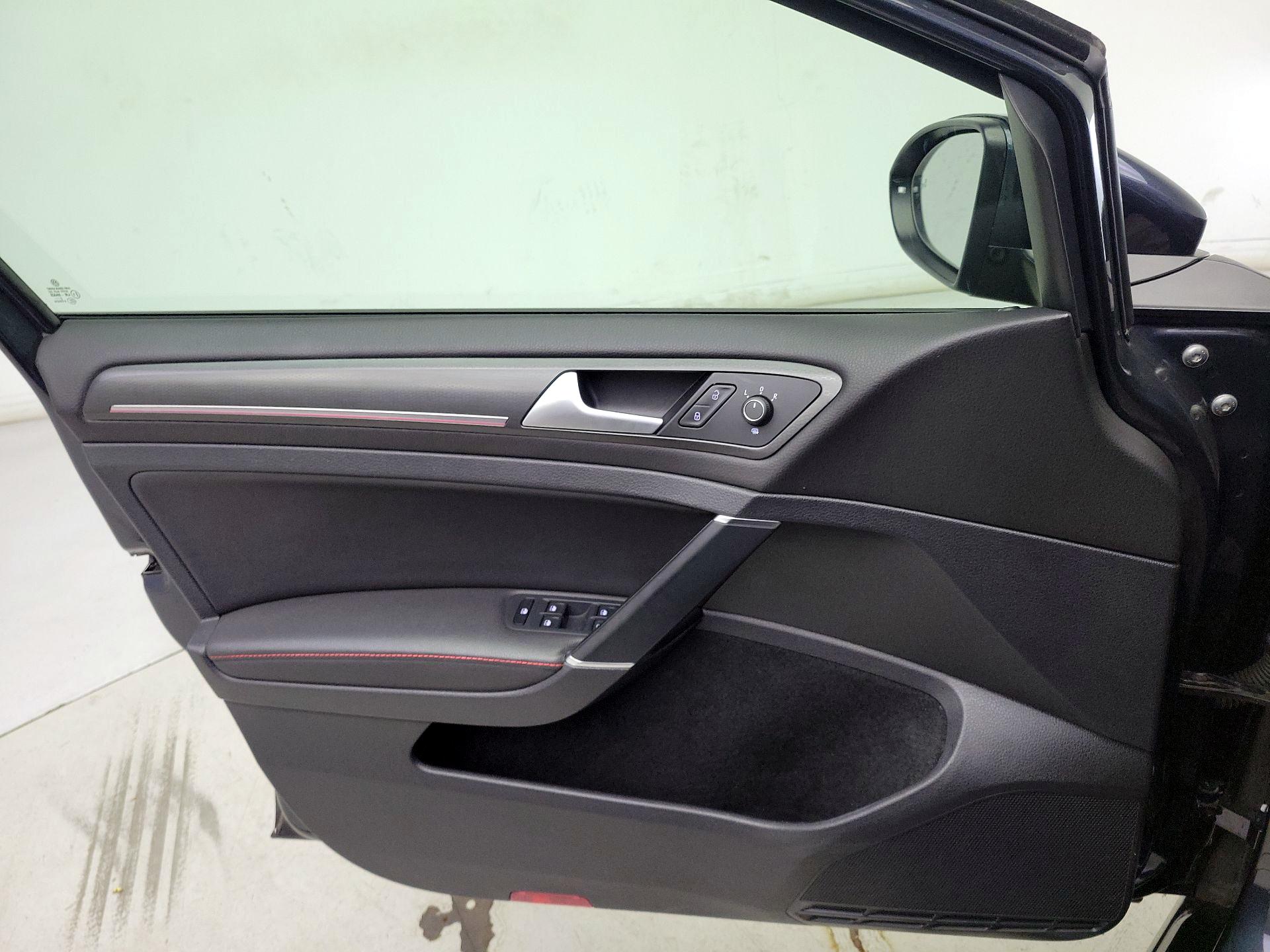 Thumbnail: 2019 Volkswagen Golf - 12