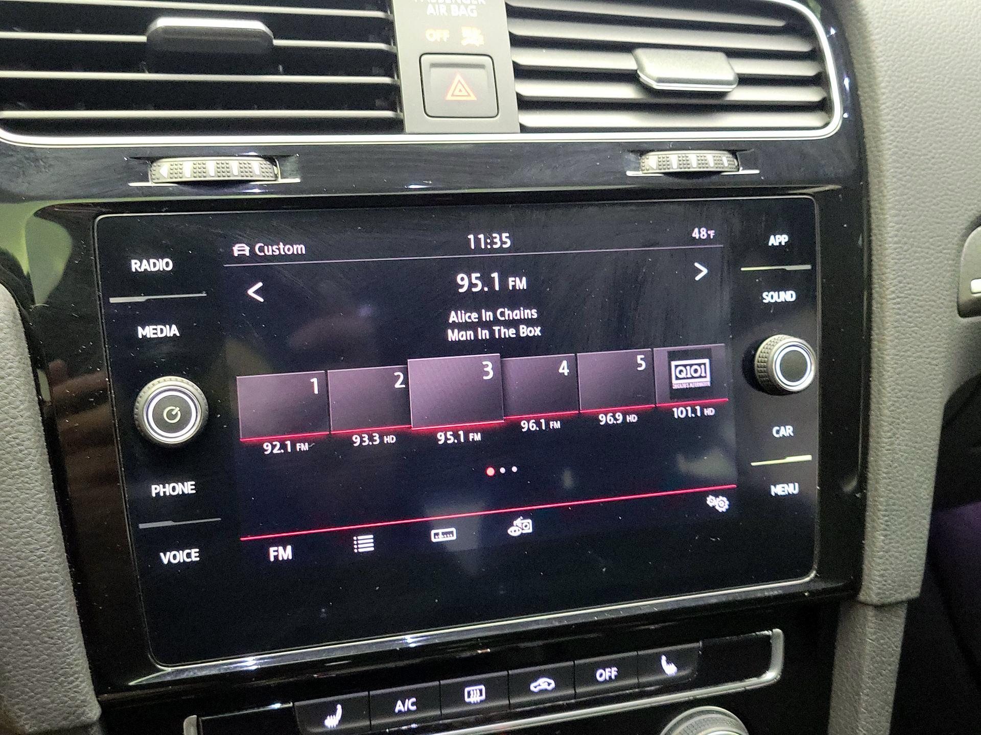 Thumbnail: 2019 Volkswagen Golf - 15