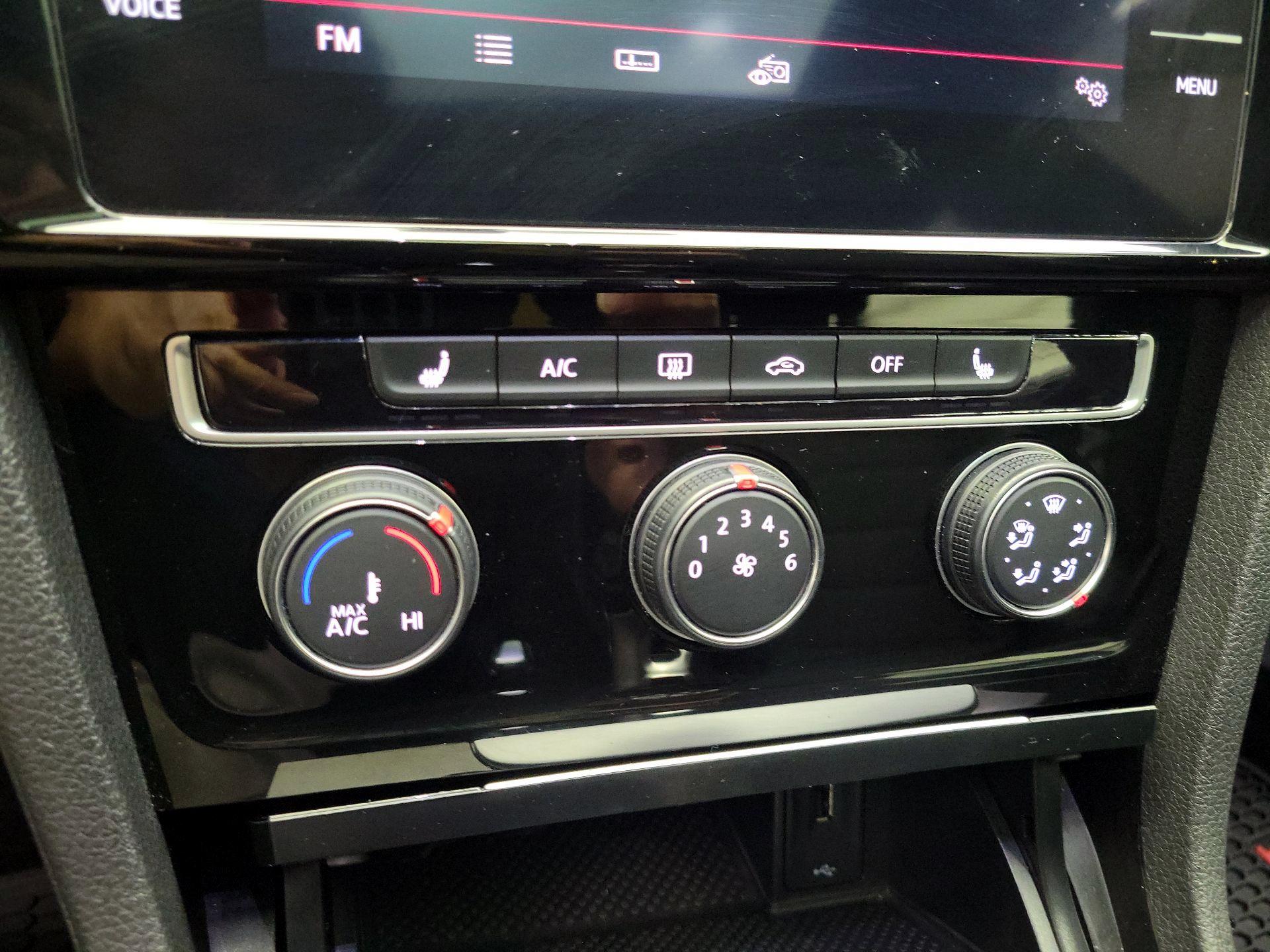 Thumbnail: 2019 Volkswagen Golf - 16