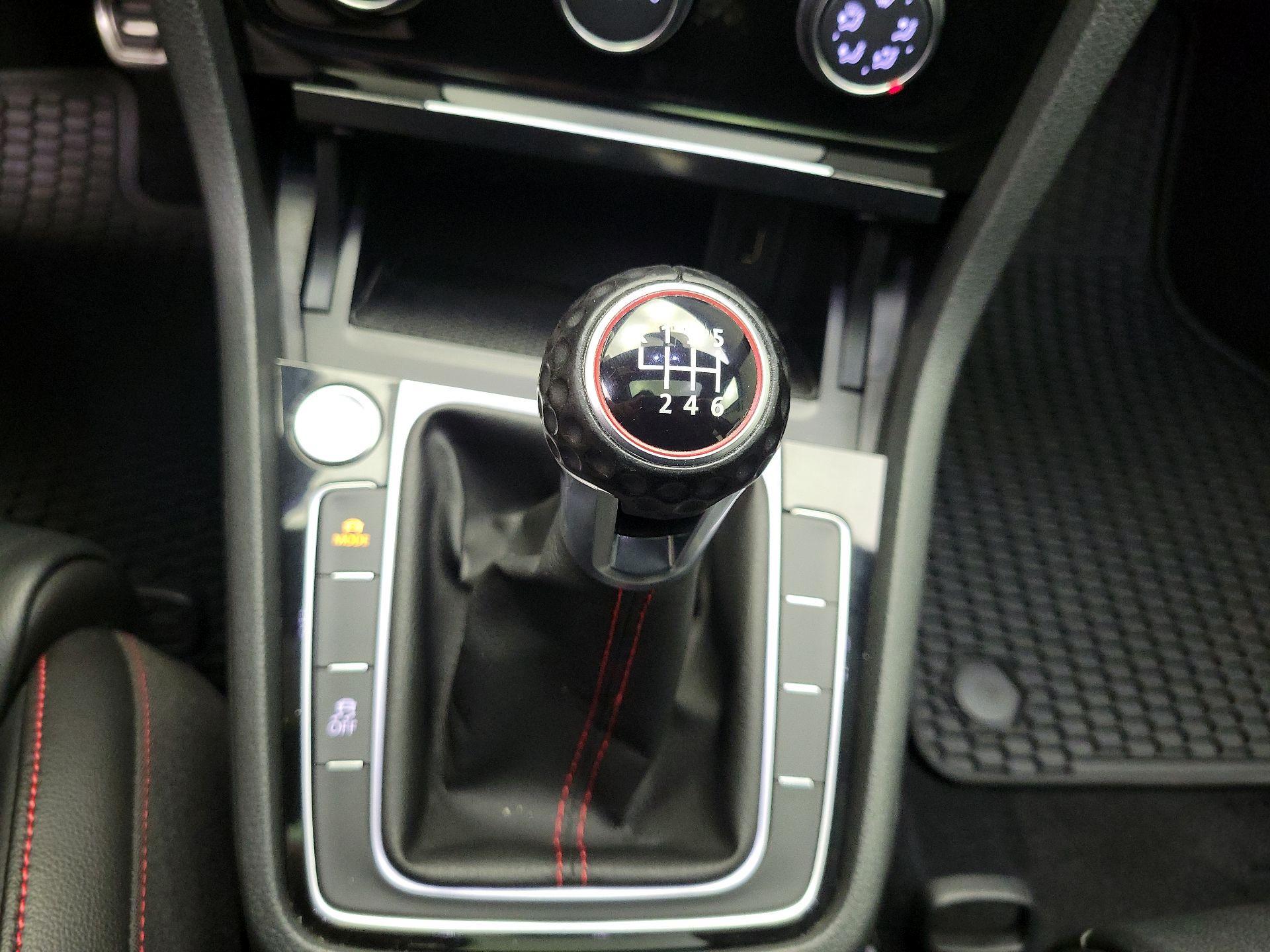 Thumbnail: 2019 Volkswagen Golf - 17