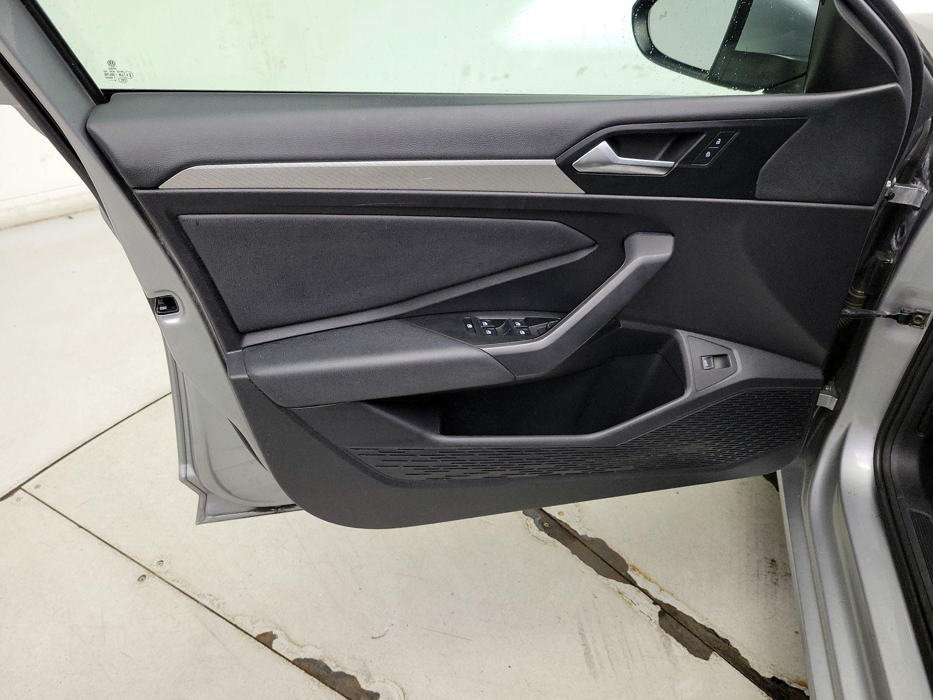 Thumbnail: 2019 Volkswagen Jetta - 12