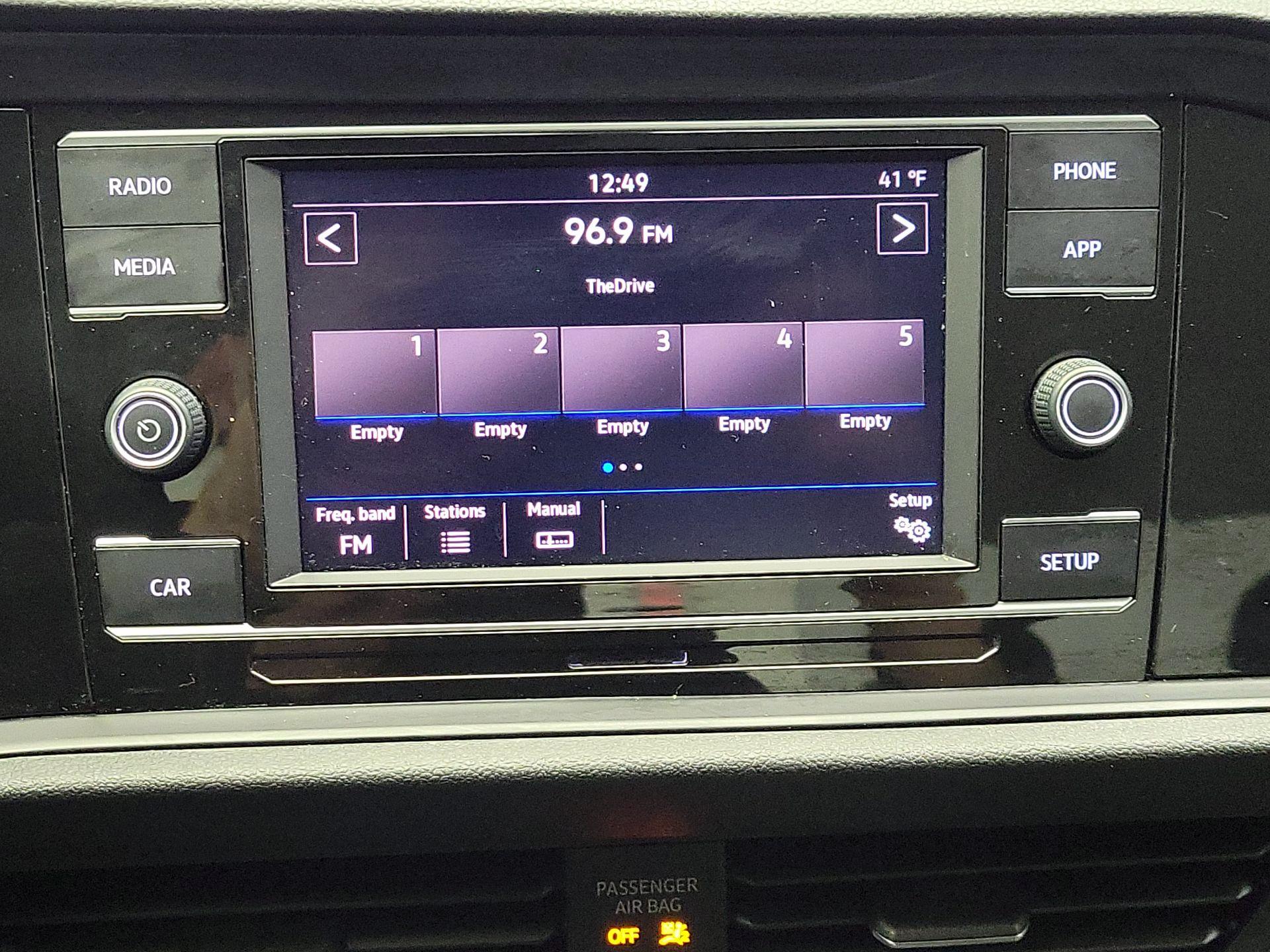 Thumbnail: 2019 Volkswagen Jetta - 15