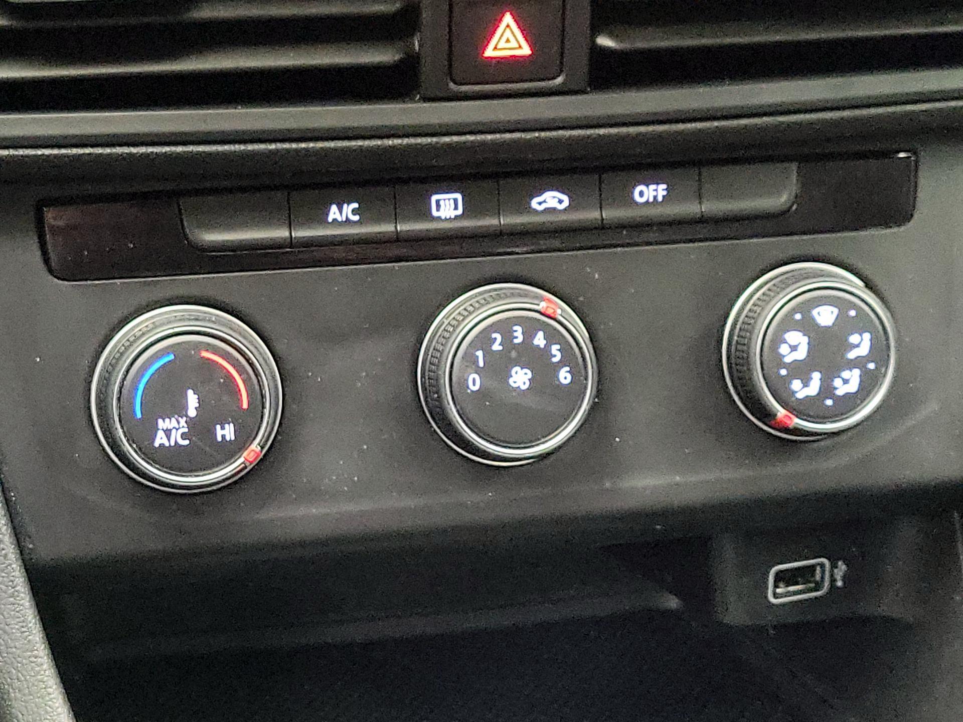 Thumbnail: 2019 Volkswagen Jetta - 16