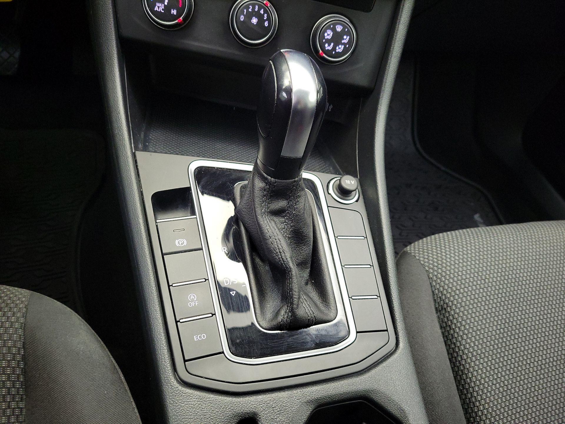 Thumbnail: 2019 Volkswagen Jetta - 17