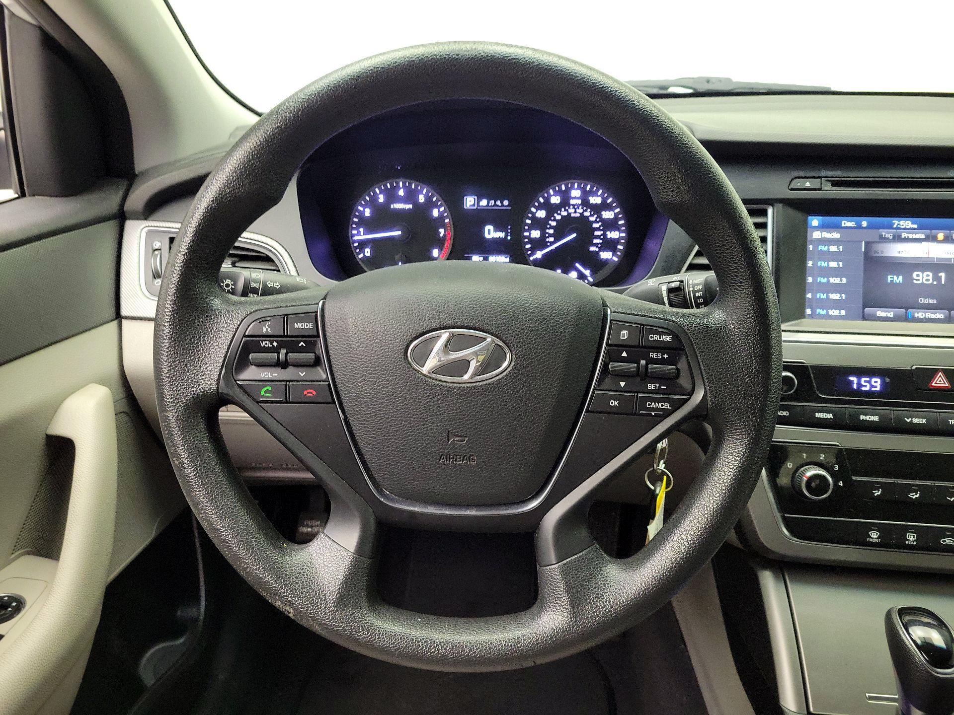 Thumbnail: 2016 Hyundai Sonata - 10