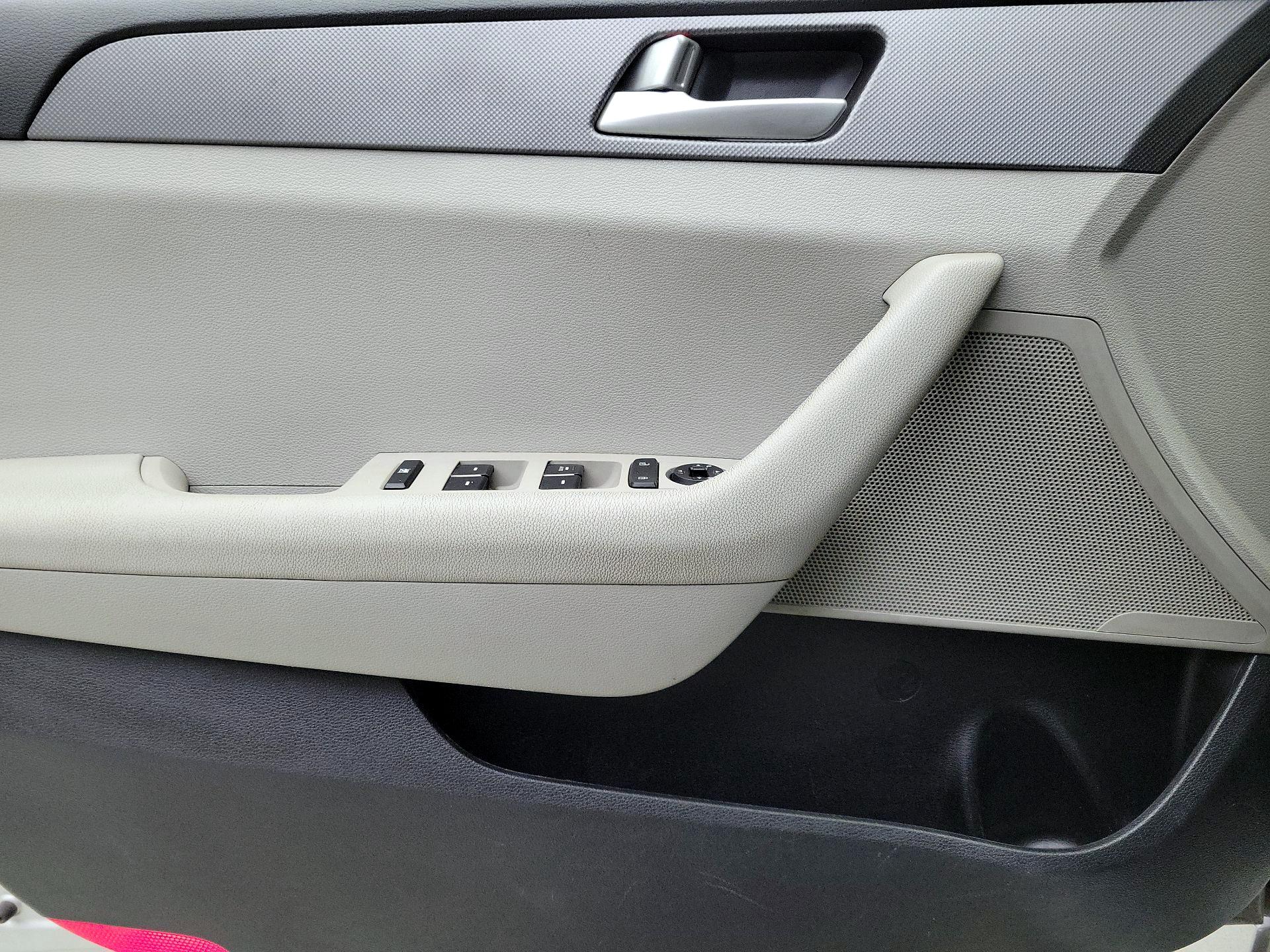 Thumbnail: 2016 Hyundai Sonata - 12