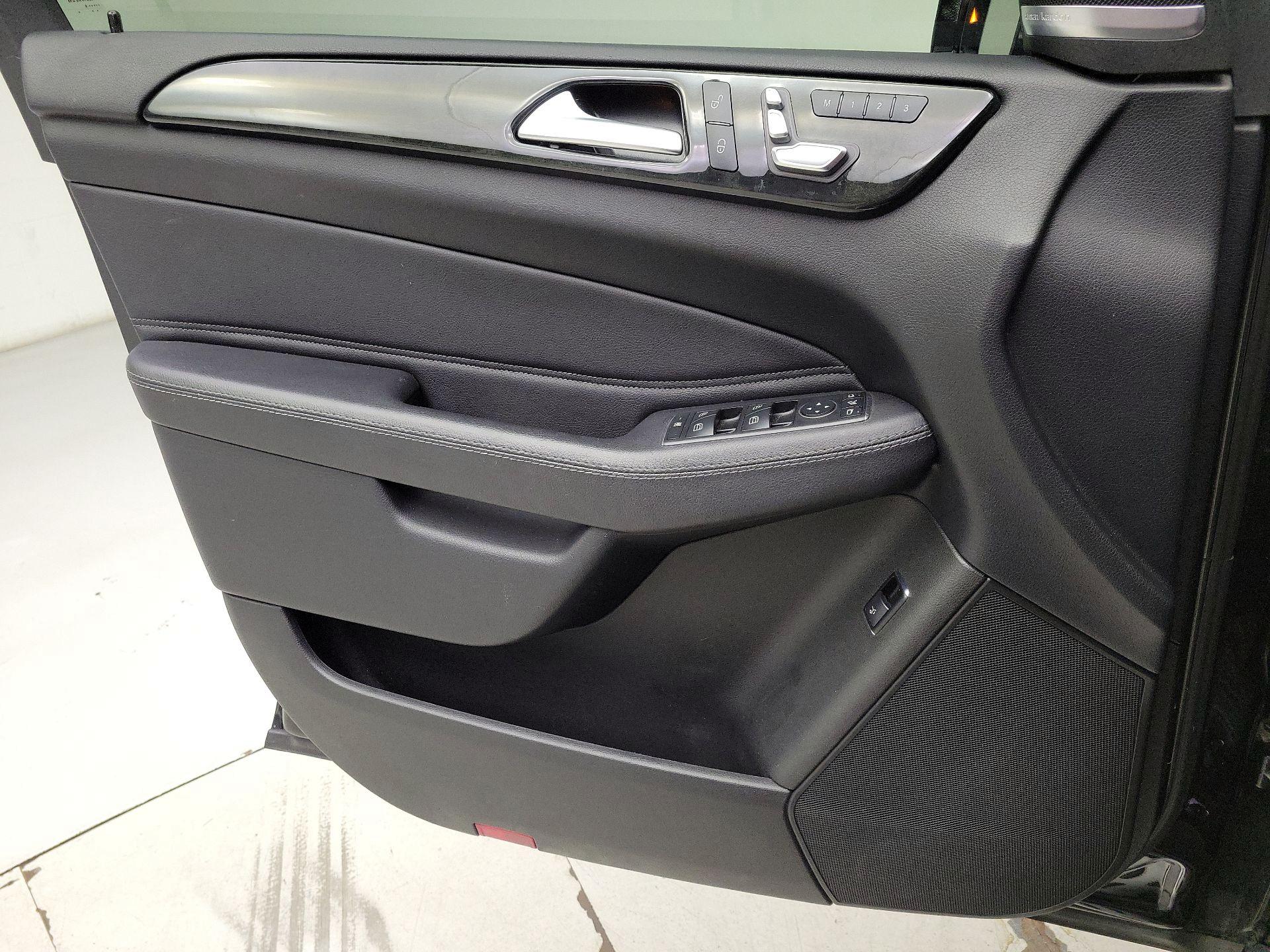 Thumbnail: 2017 Mercedes-Benz GLE - 12