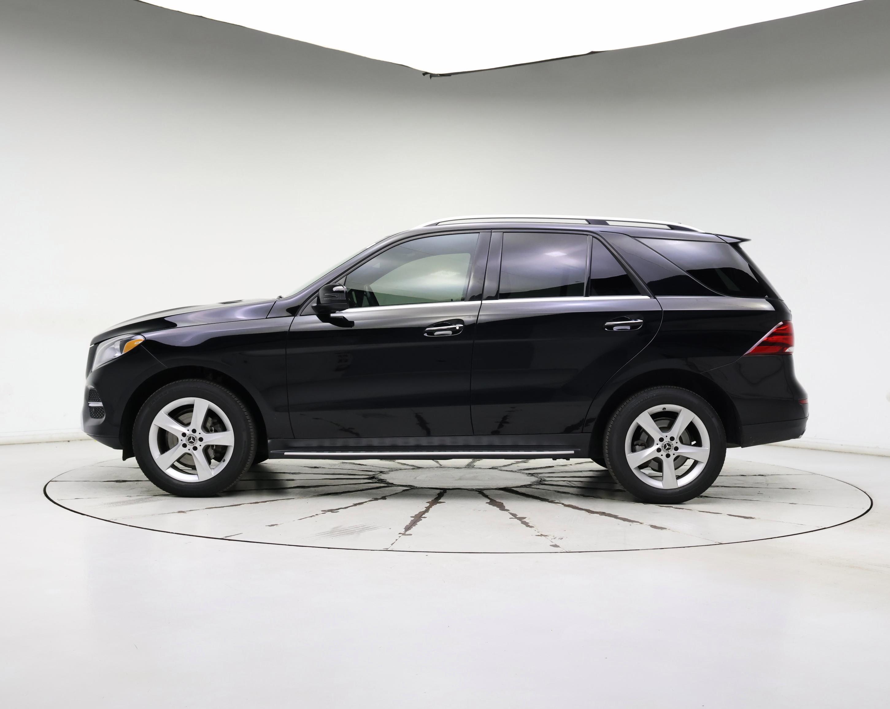 Thumbnail: 2017 Mercedes-Benz GLE - 3