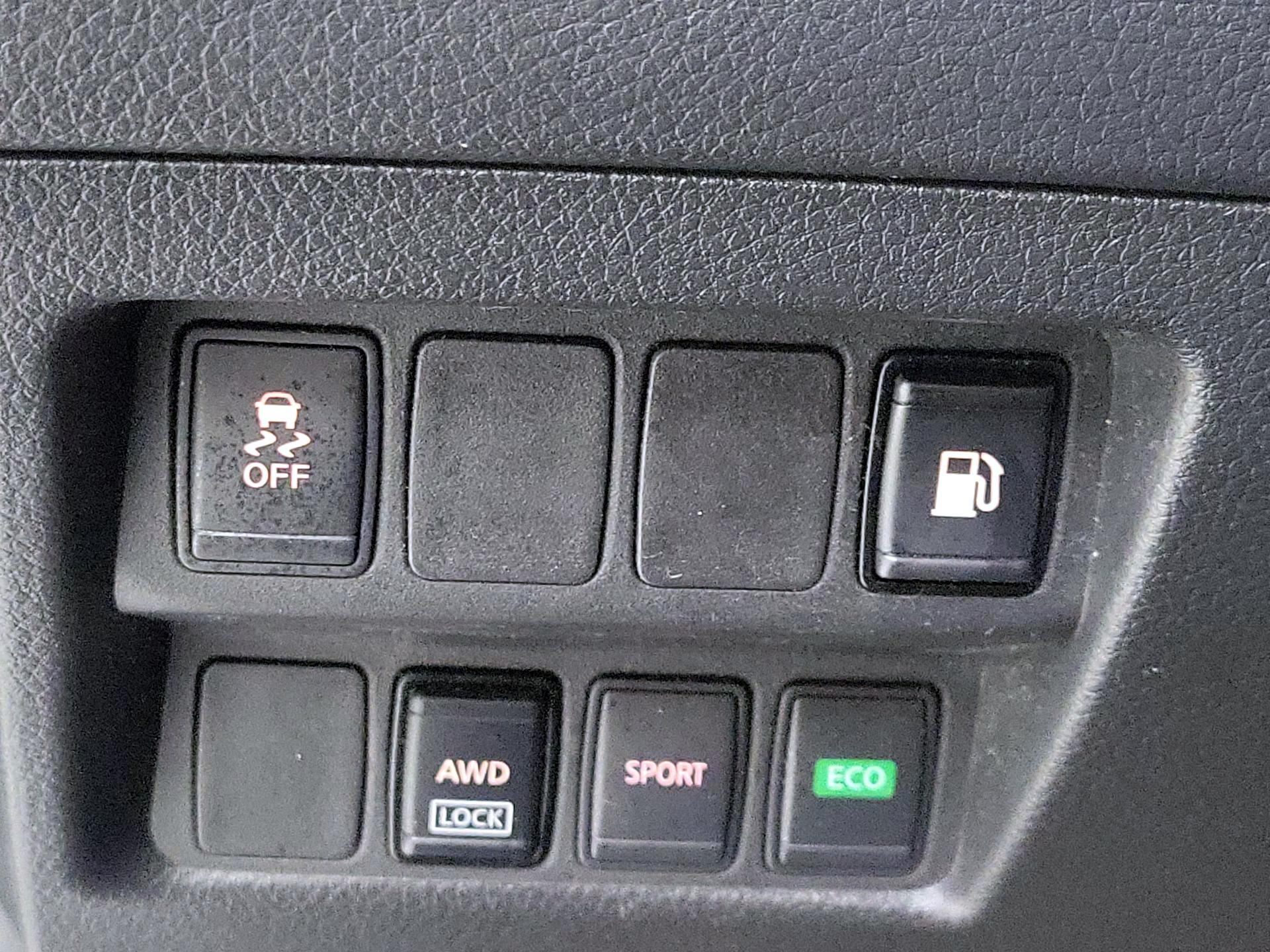 Thumbnail: 2018 Nissan Rogue - 13