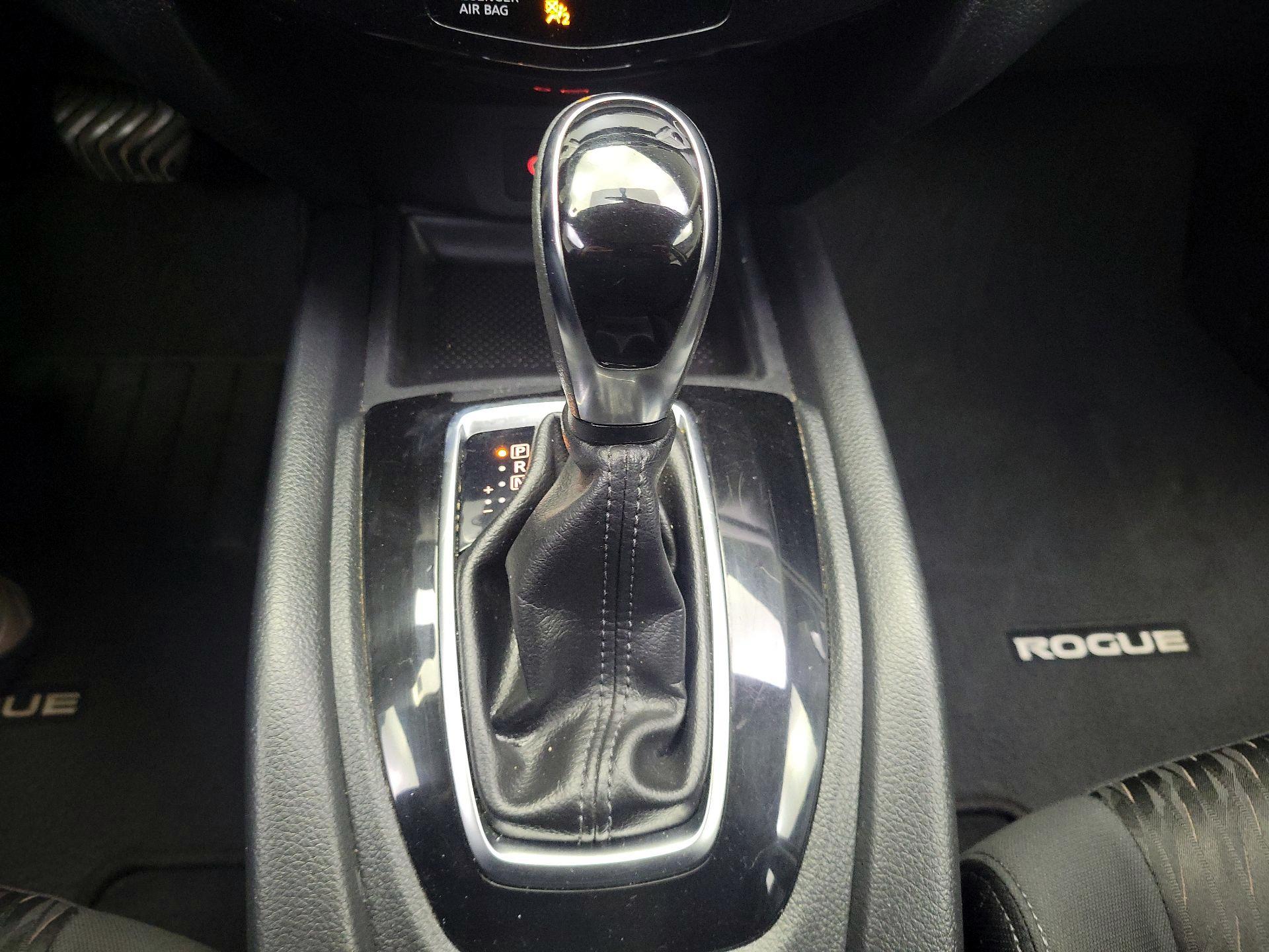 Thumbnail: 2018 Nissan Rogue - 17