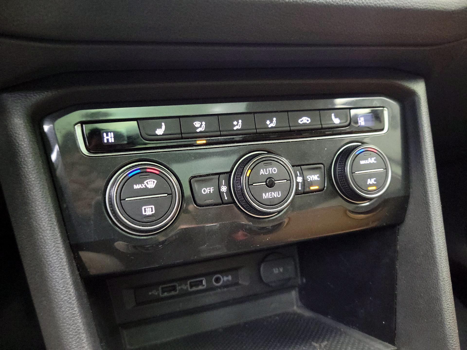 Thumbnail: 2019 Volkswagen Tiguan - 17