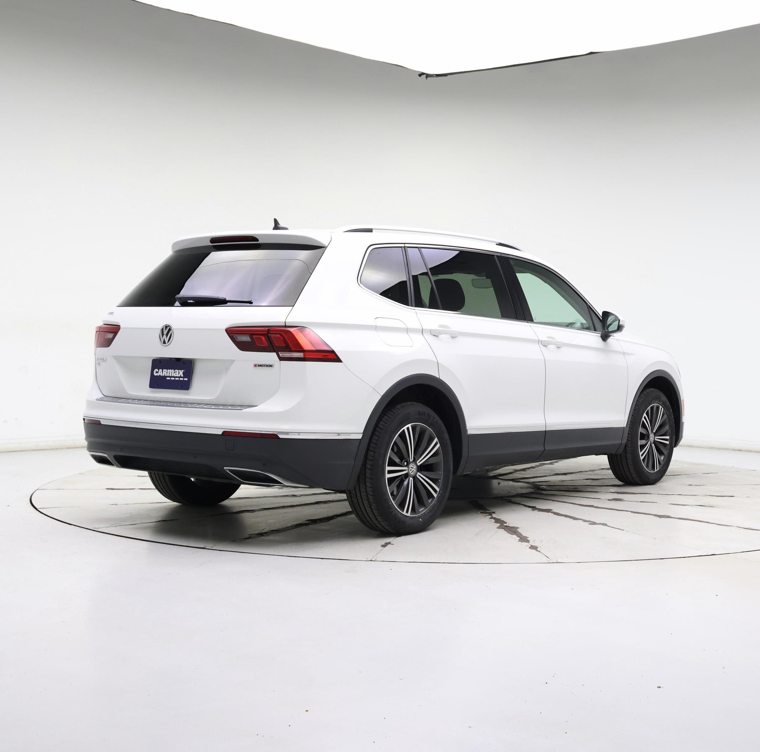 Thumbnail: 2019 Volkswagen Tiguan - 8