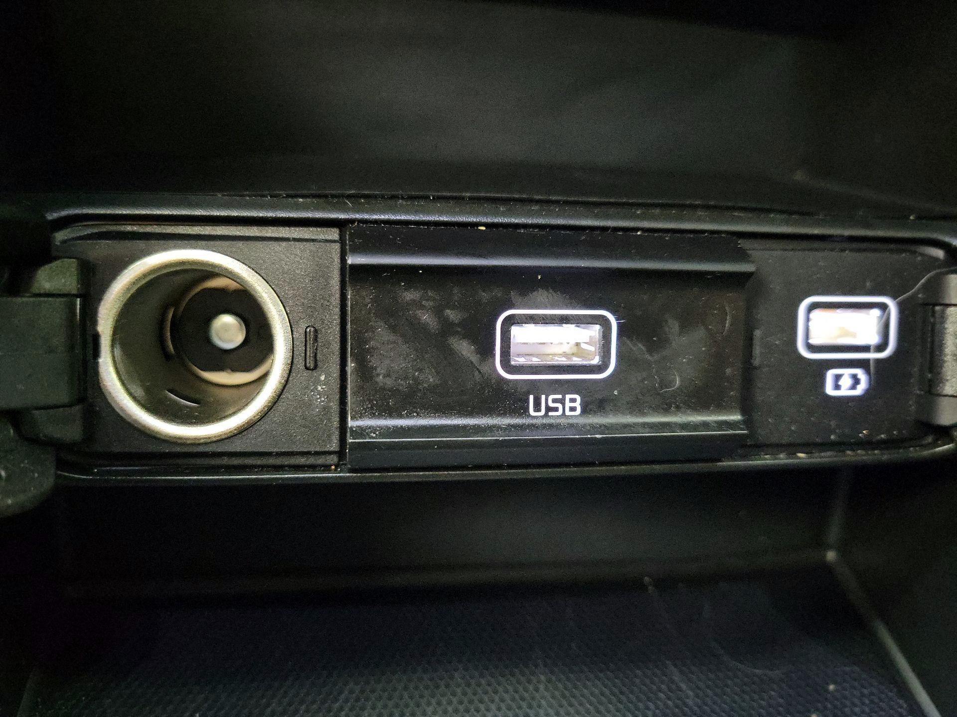 Thumbnail: 2020 Kia Telluride - 18