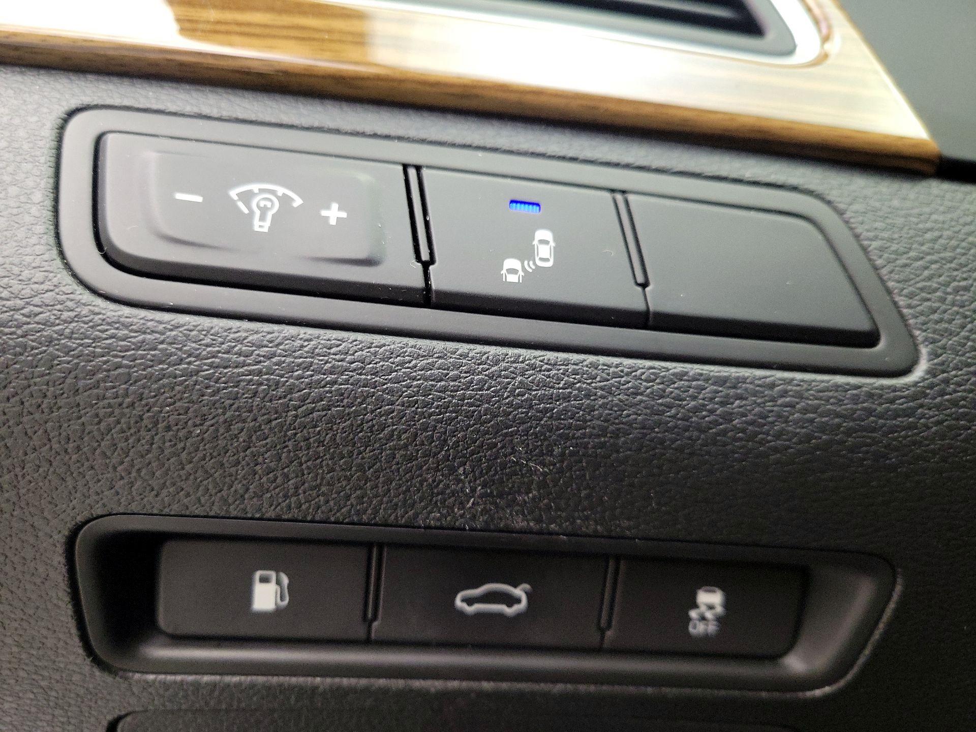 Thumbnail: 2015 Hyundai Sonata - 13