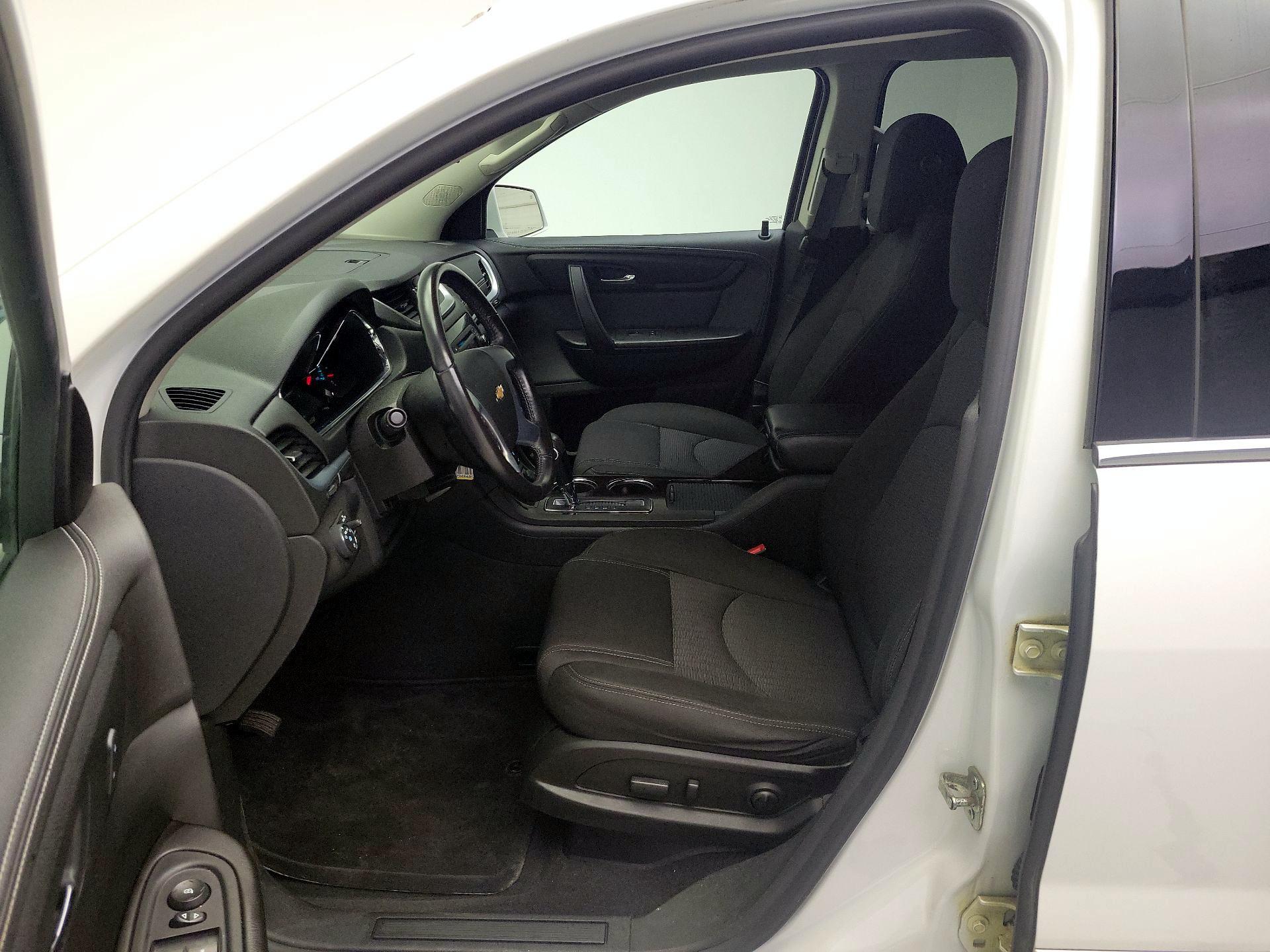 Thumbnail: 2017 Chevrolet Traverse - 11