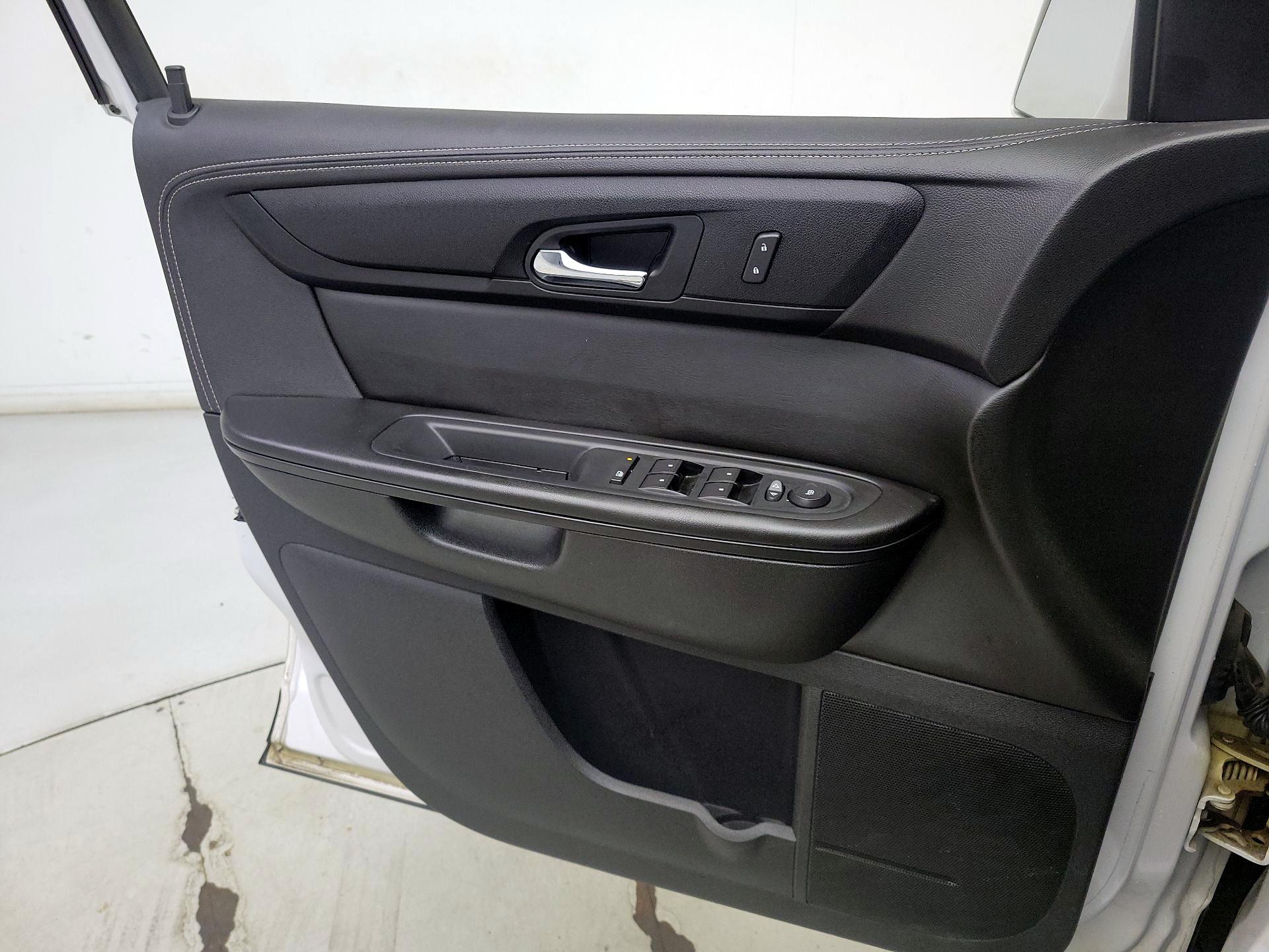 Thumbnail: 2017 Chevrolet Traverse - 12