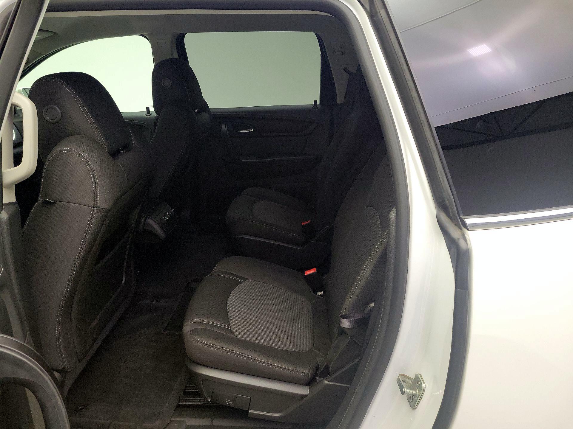 Thumbnail: 2017 Chevrolet Traverse - 19