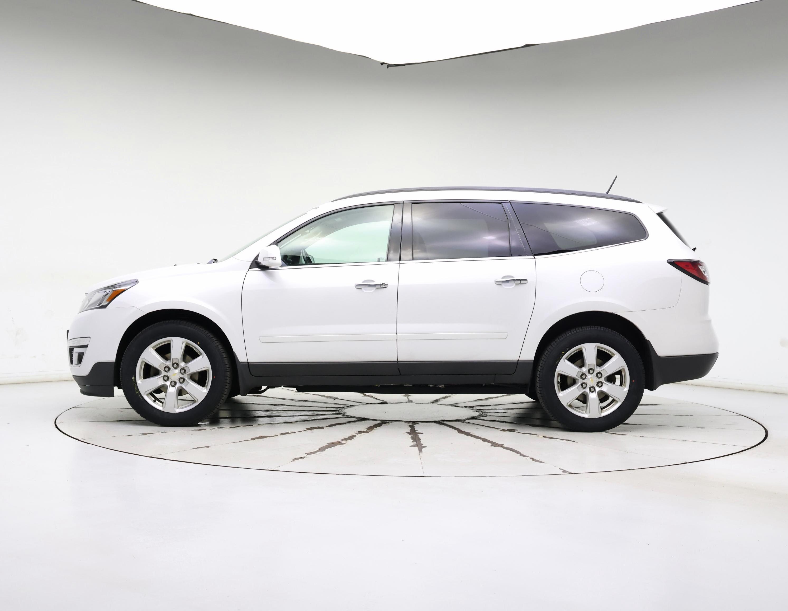 Thumbnail: 2017 Chevrolet Traverse - 3