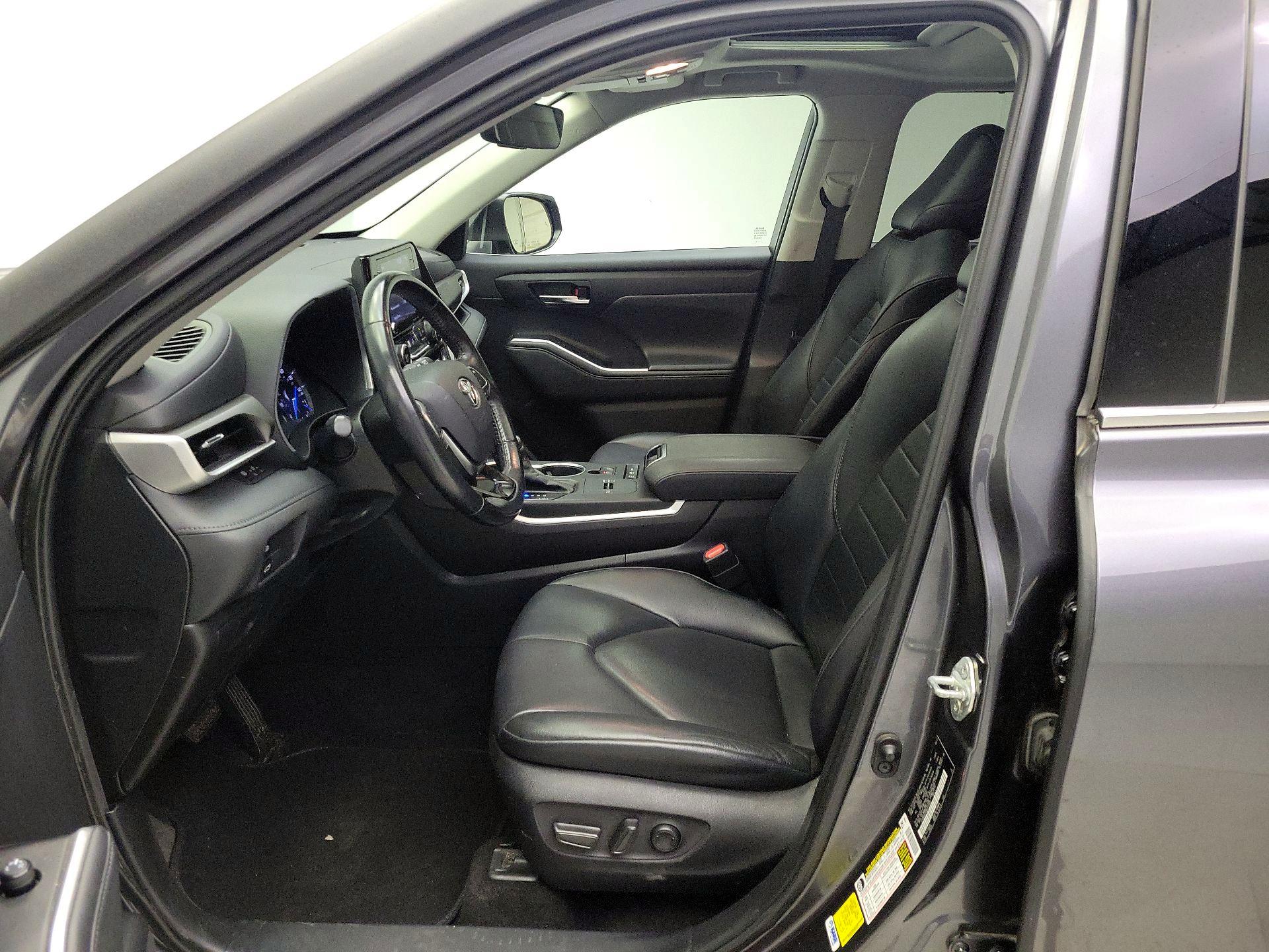 Thumbnail: 2021 Toyota Highlander - 11