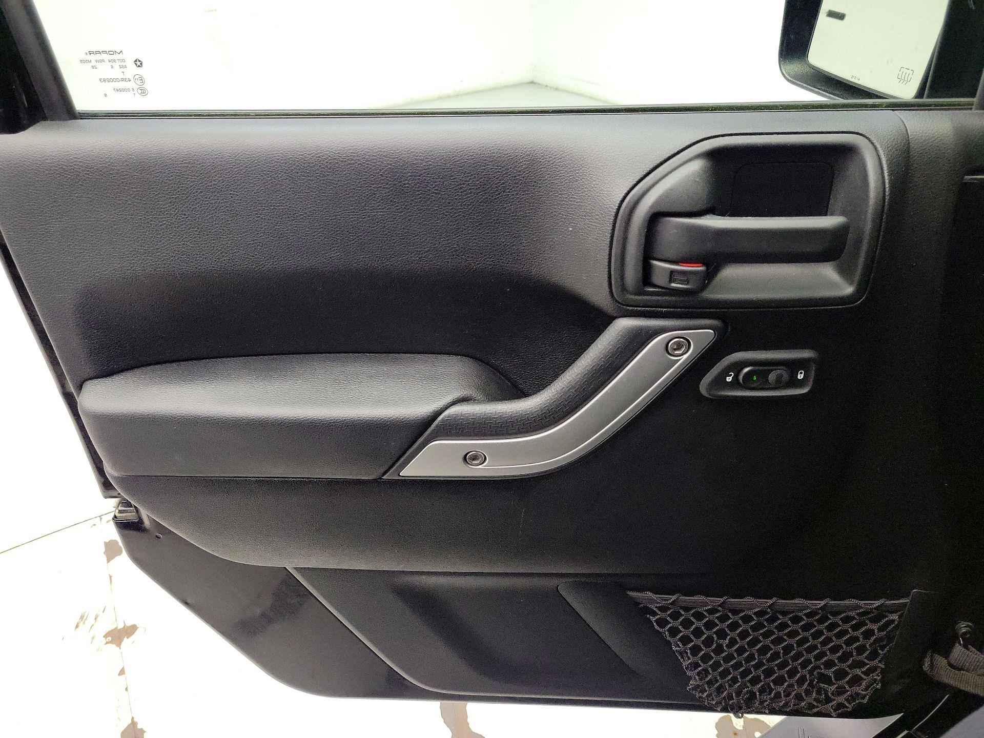 Thumbnail: 2016 Jeep Wrangler - 12