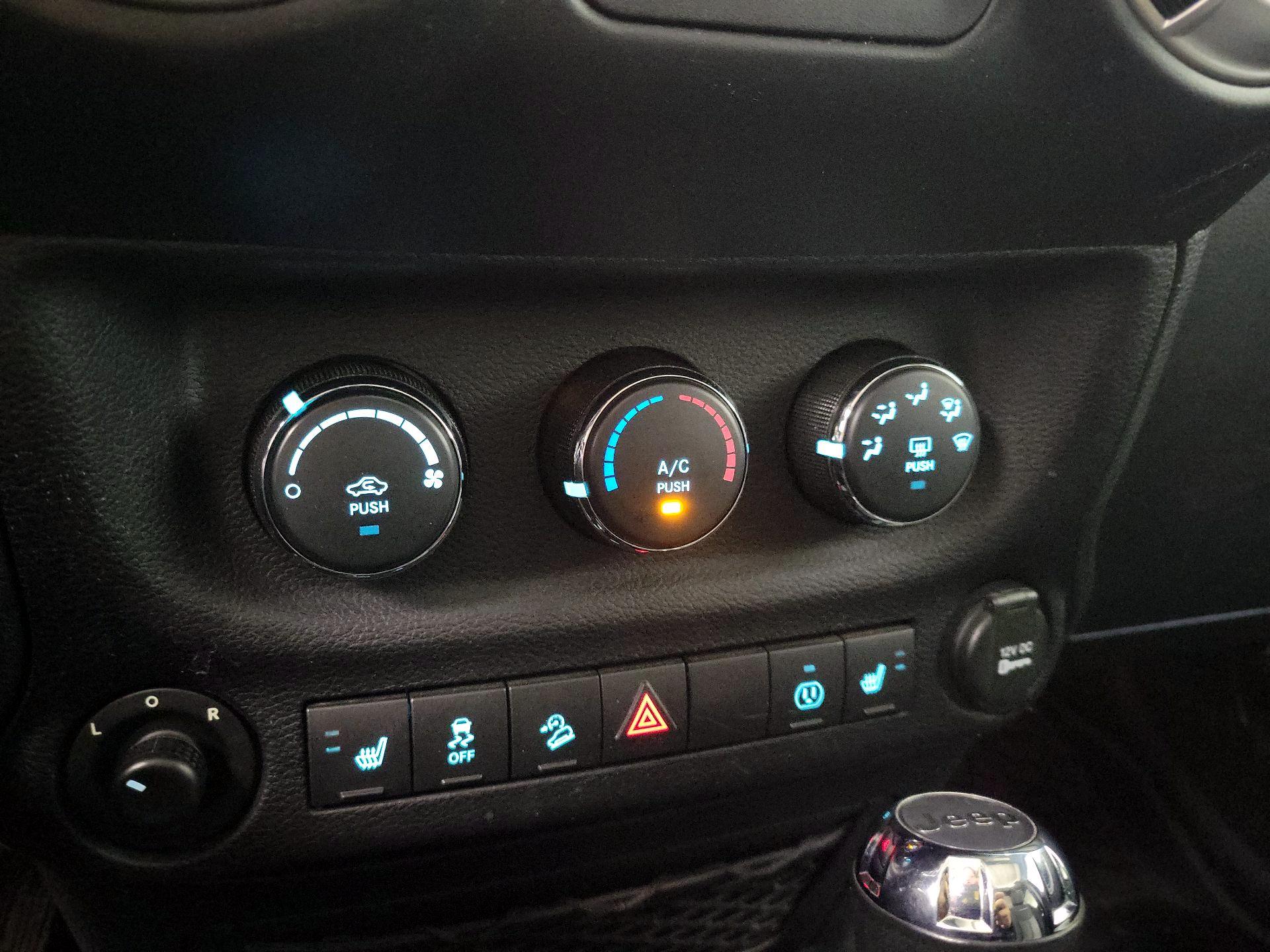 Thumbnail: 2016 Jeep Wrangler - 15