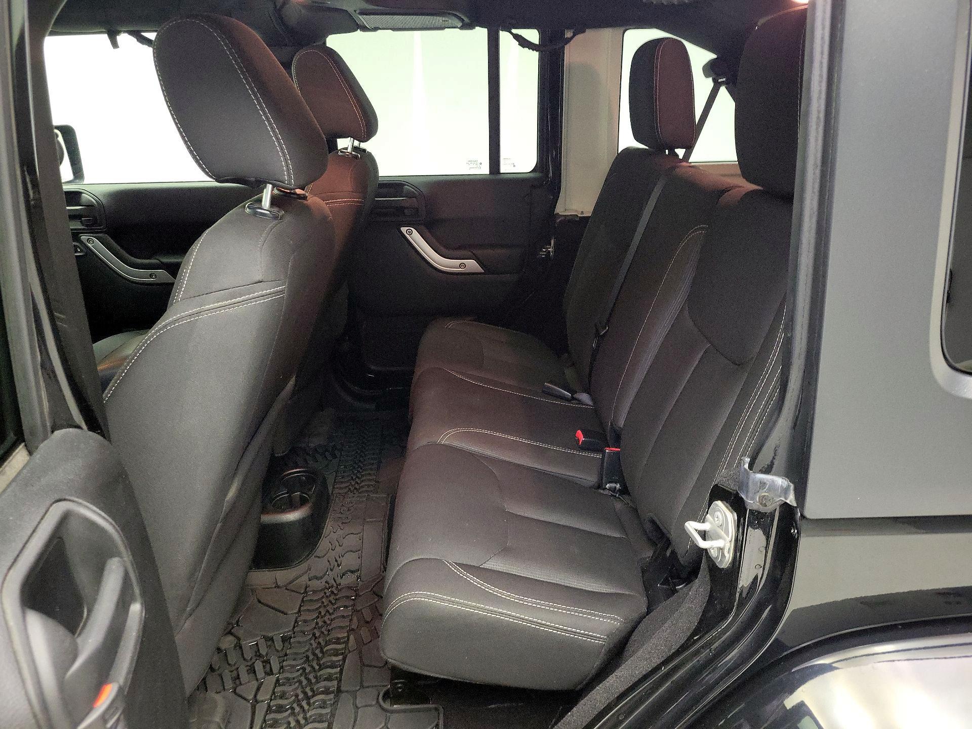 Thumbnail: 2016 Jeep Wrangler - 18