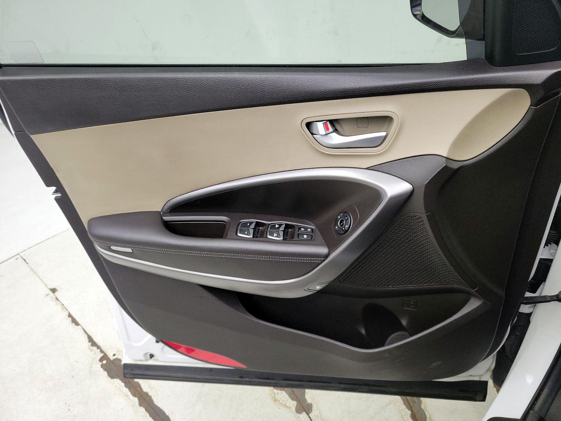 Thumbnail: 2015 Hyundai Santa Fe - 12