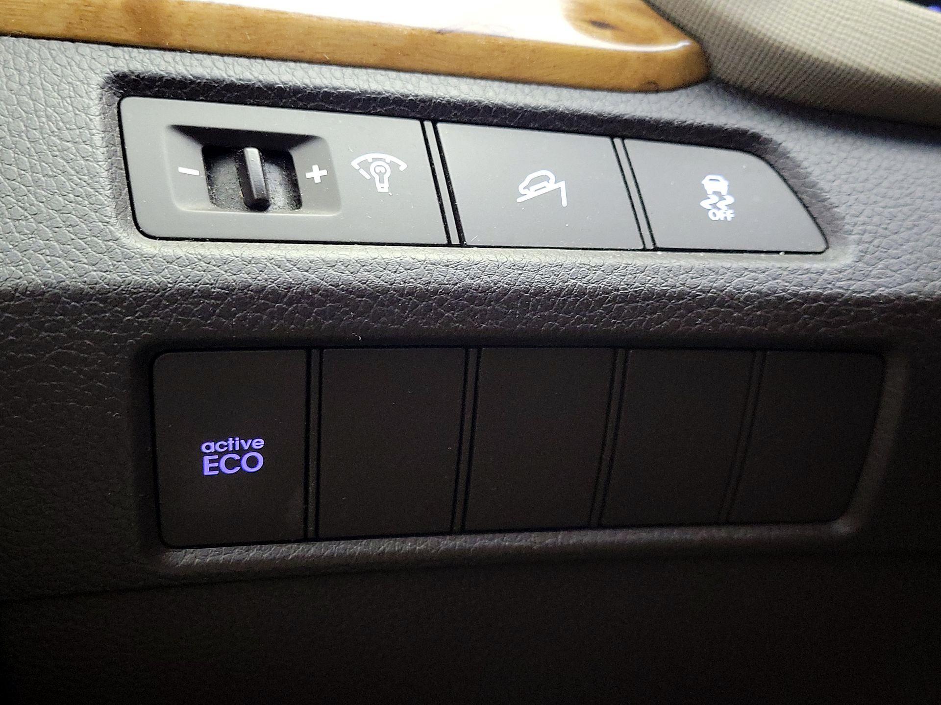 Thumbnail: 2015 Hyundai Santa Fe - 13