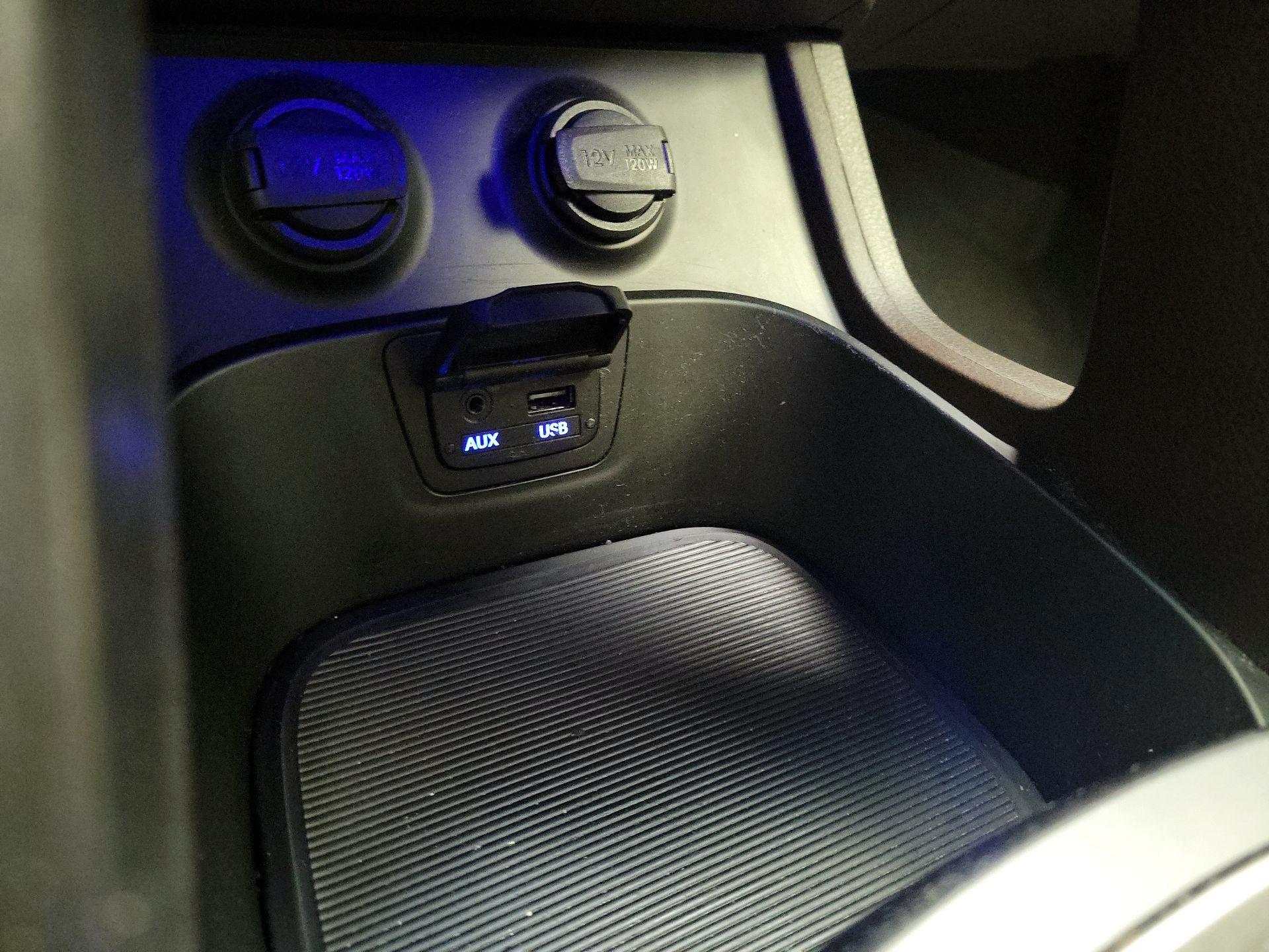 Thumbnail: 2015 Hyundai Santa Fe - 18