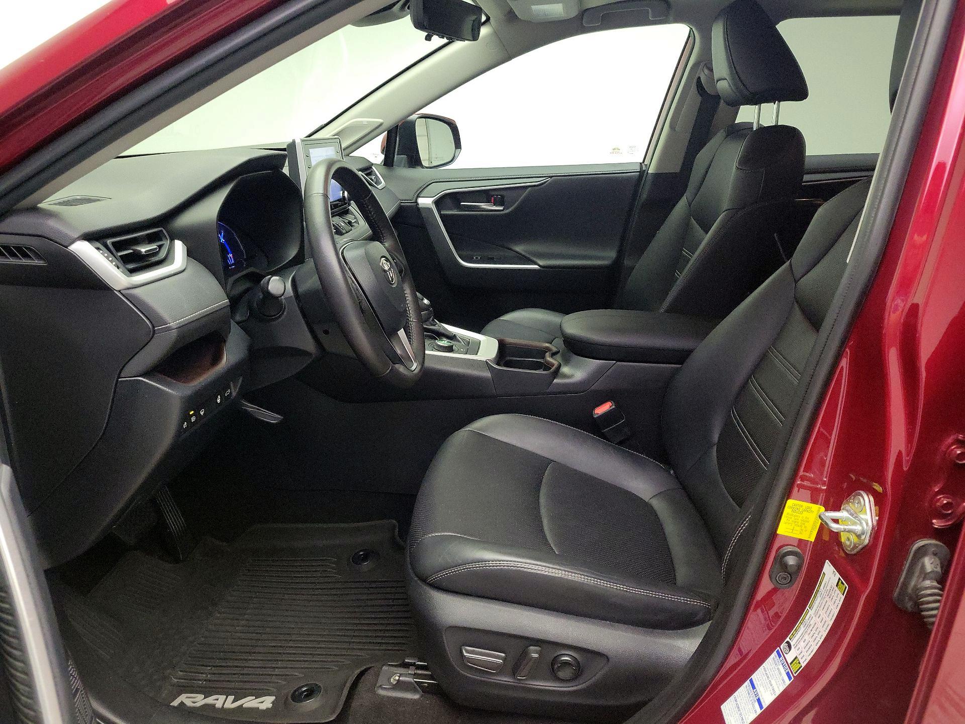 Thumbnail: 2020 Toyota RAV4 - 11